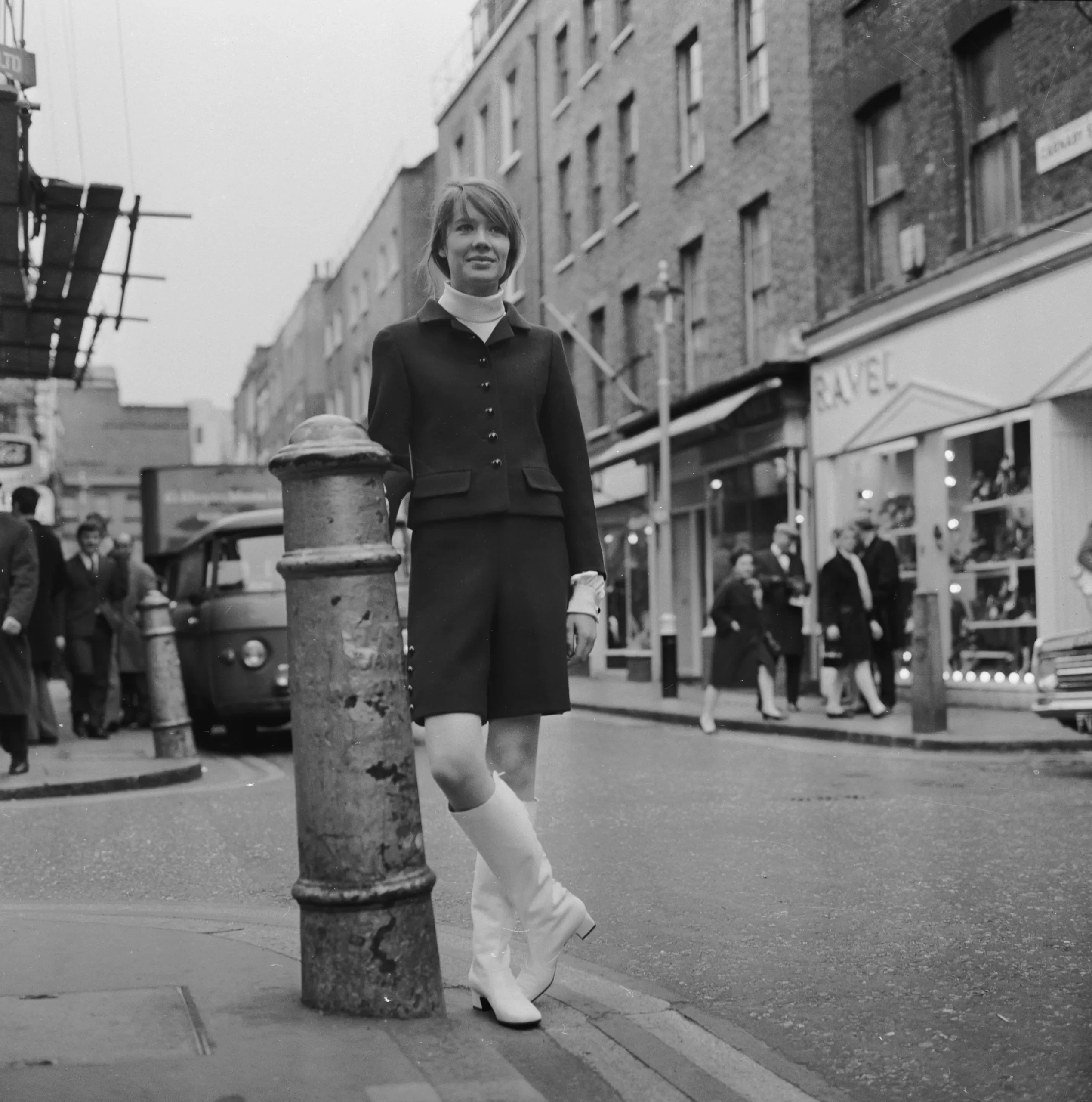 Françoise Hardy op Carnaby Street, Londen, 1967