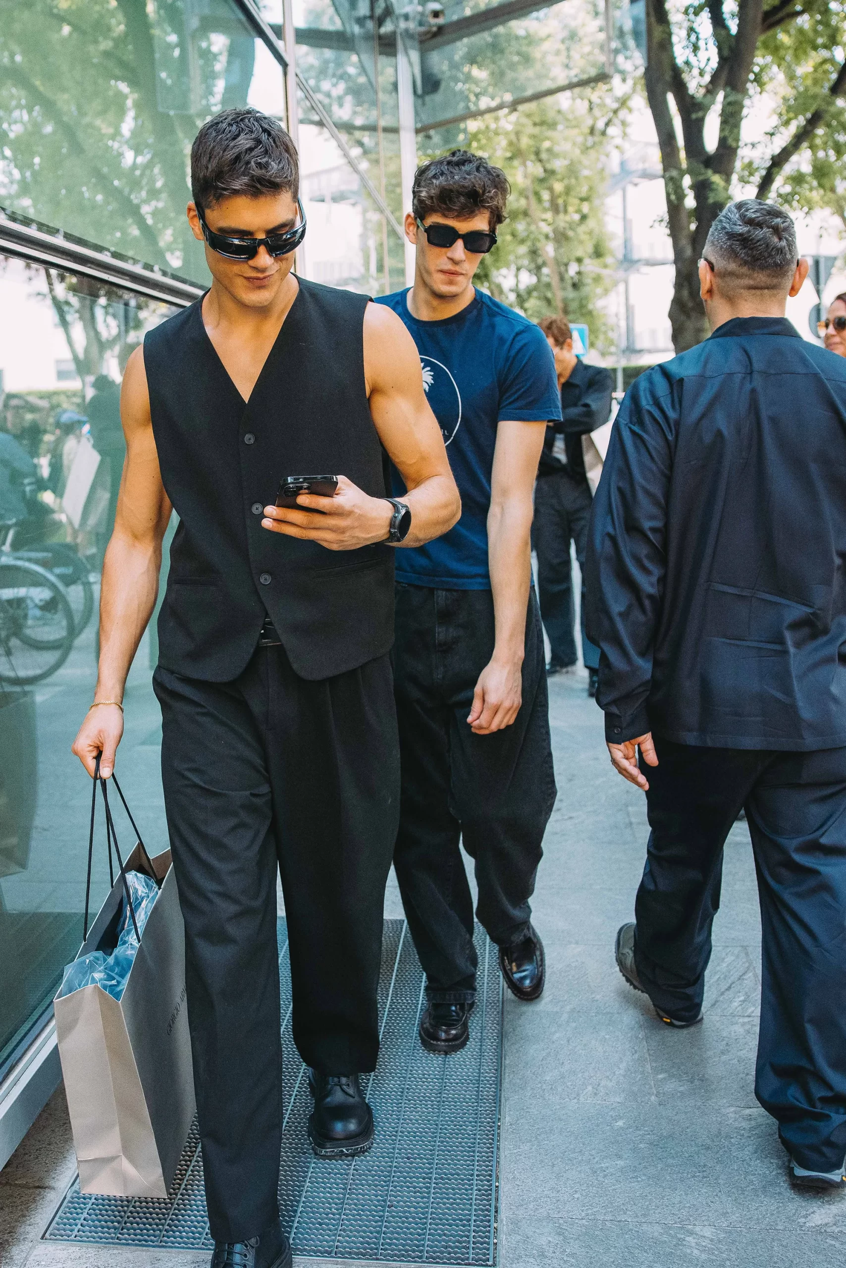 Streetstyle tijdens Milan Men's Fashion Week lente/zomer 2025