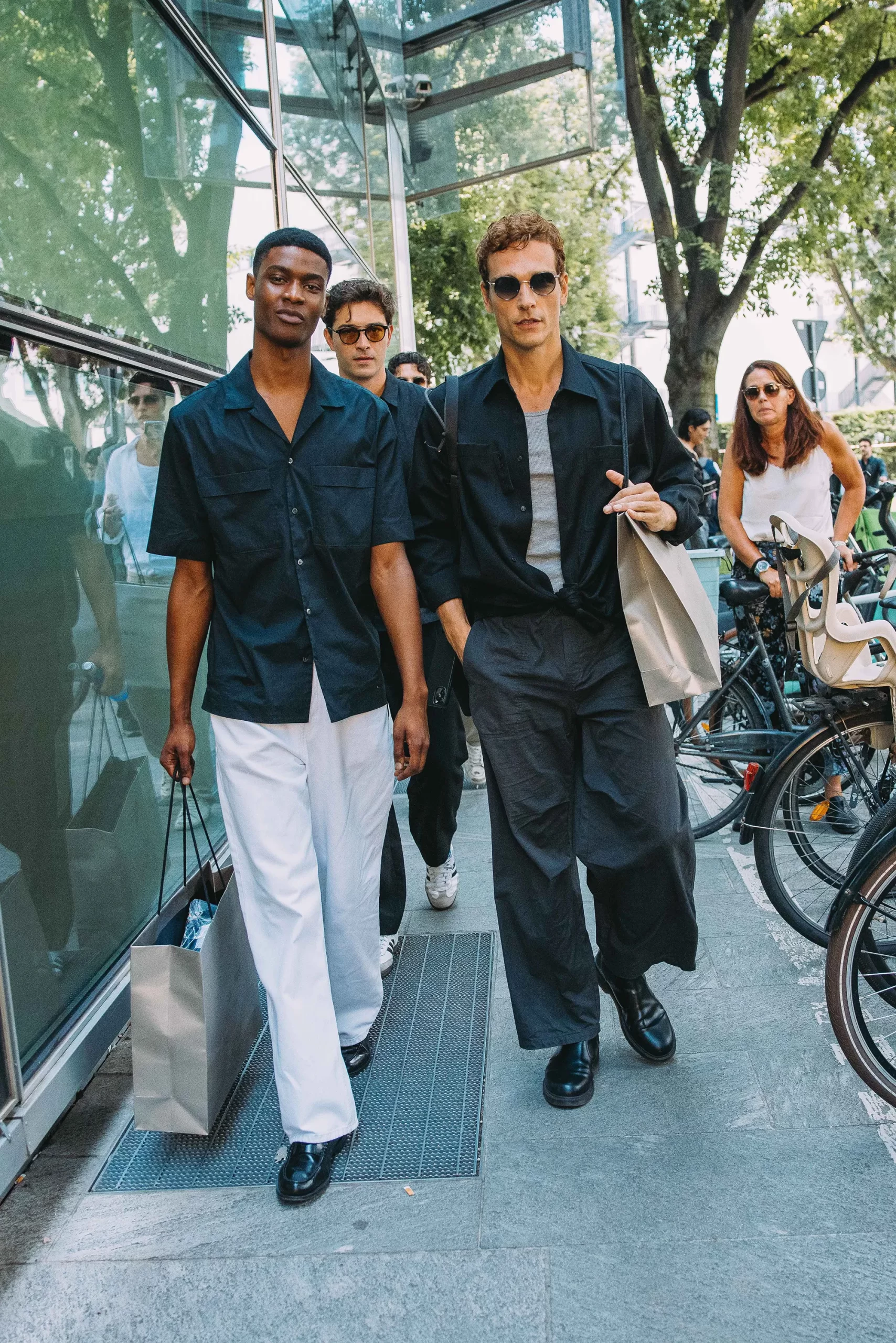 Streetstyle tijdens Milan Men's Fashion Week lente/zomer 2025