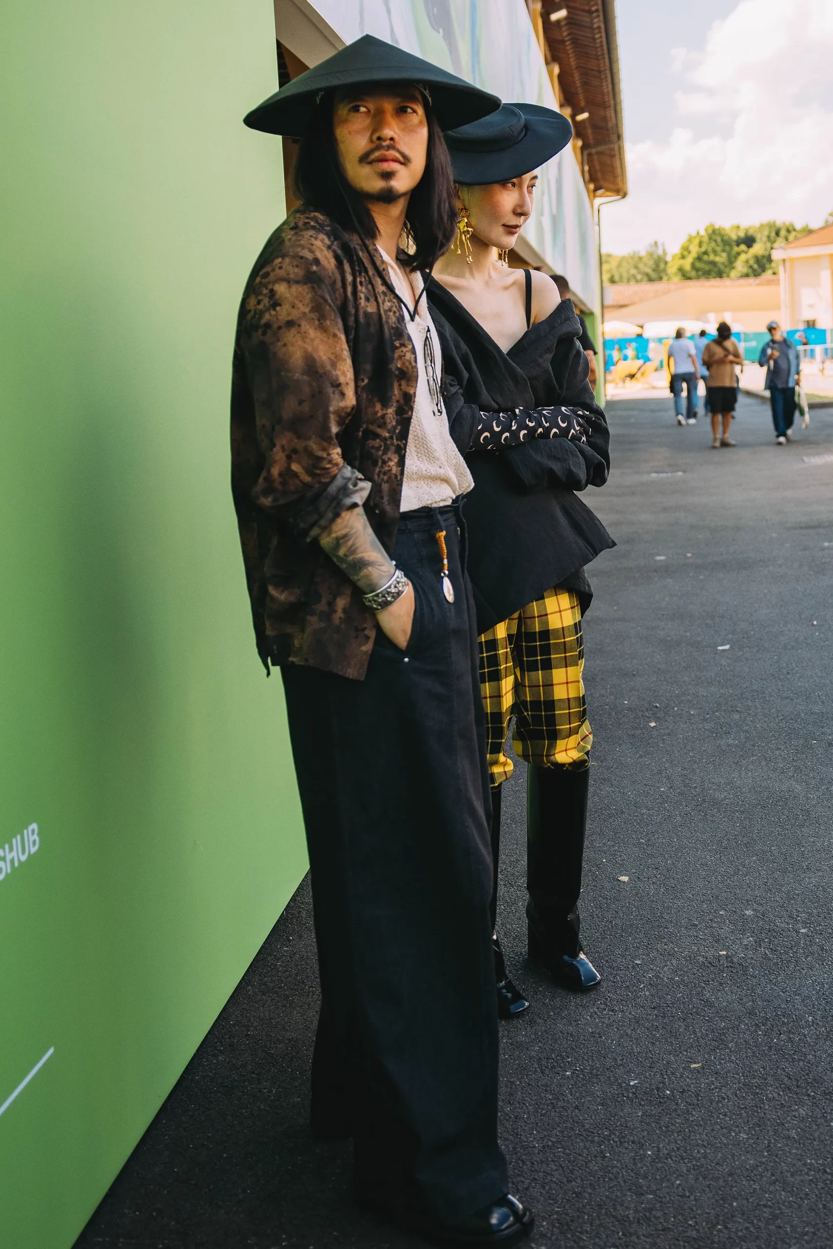 Looks op straat tijdens de modebeurs in Florence