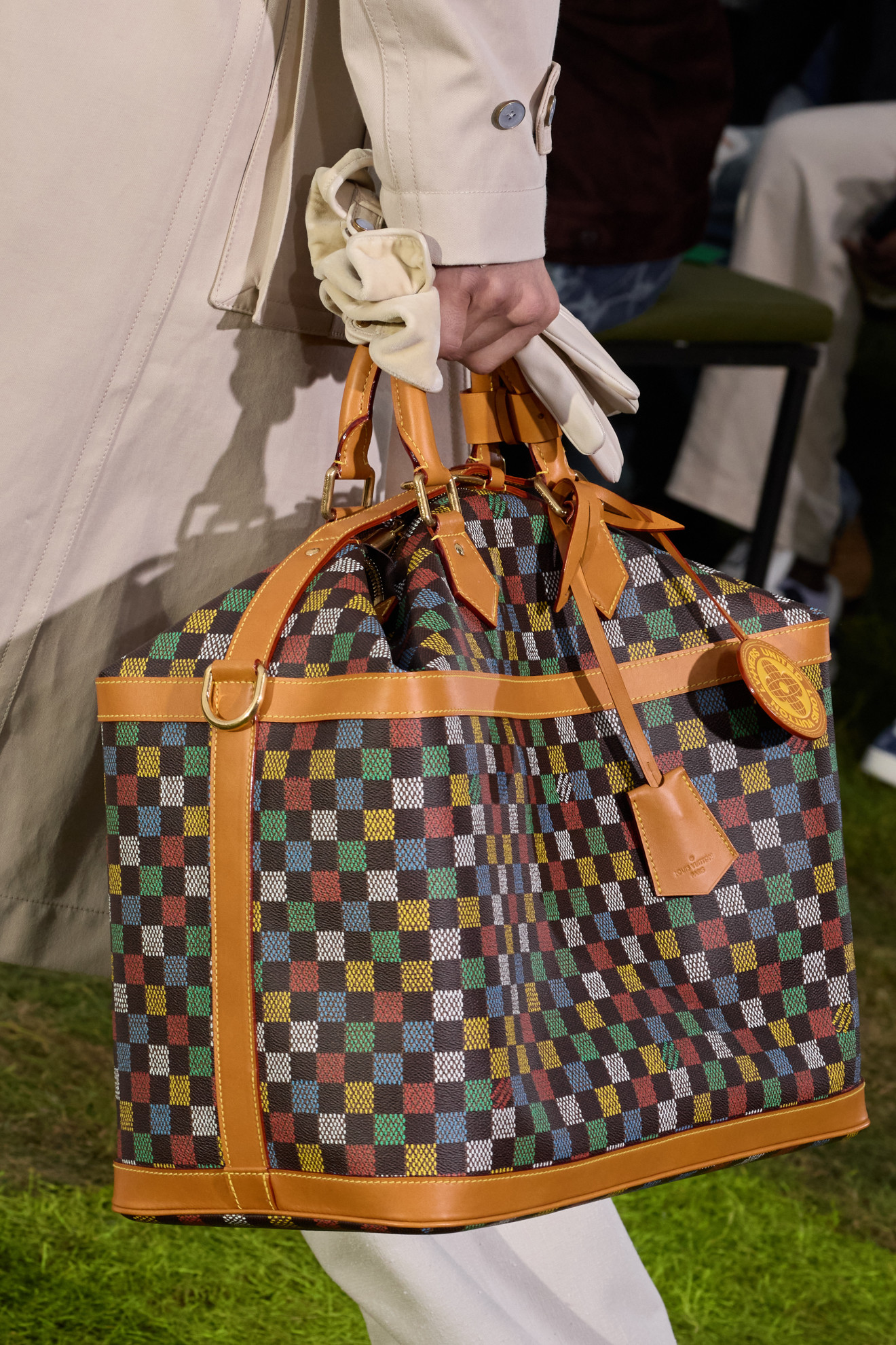 Een van de tassen van Louis Vuitton menswear lente/zomer 2025