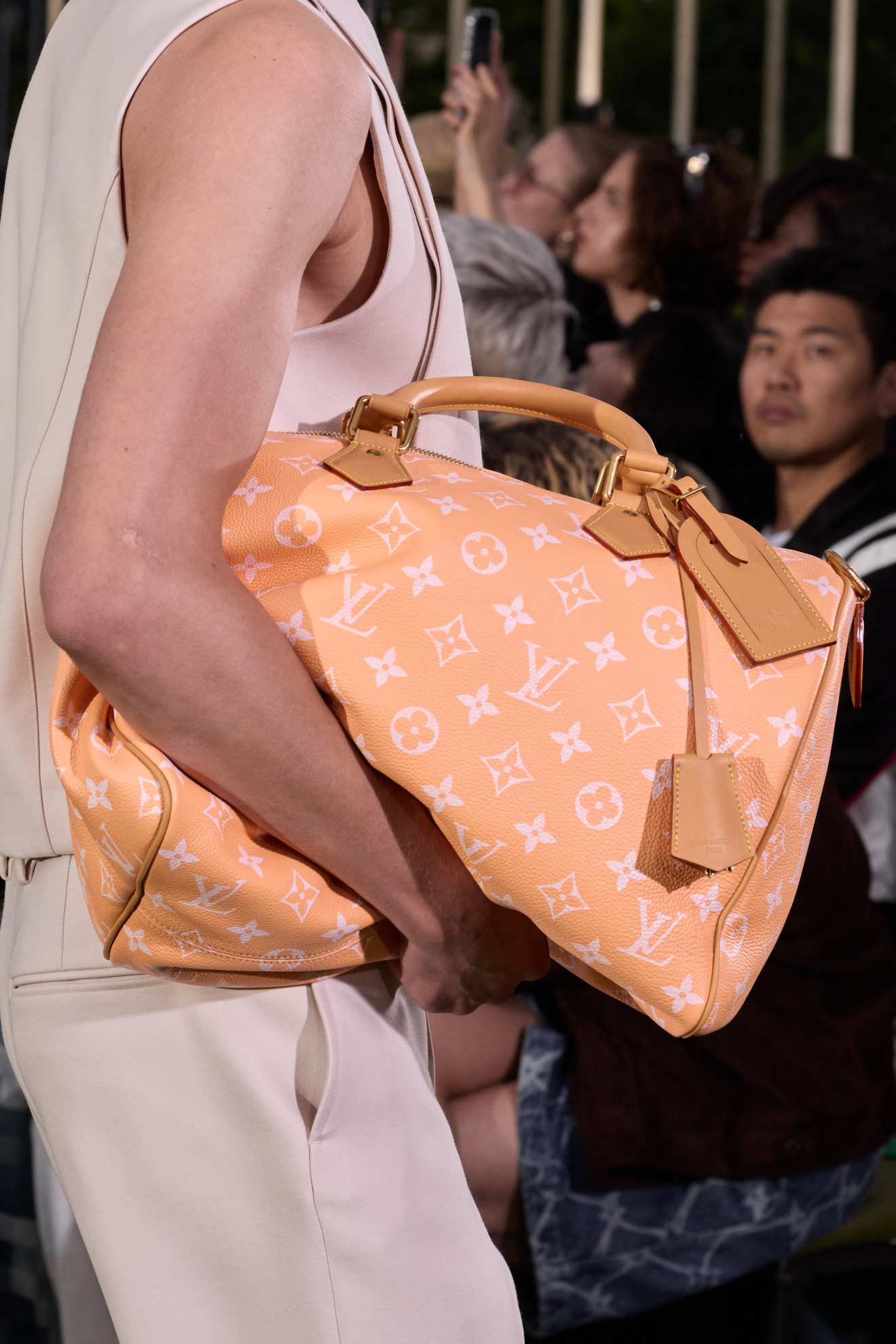 Een van de tassen van Louis Vuitton menswear lente/zomer 2025