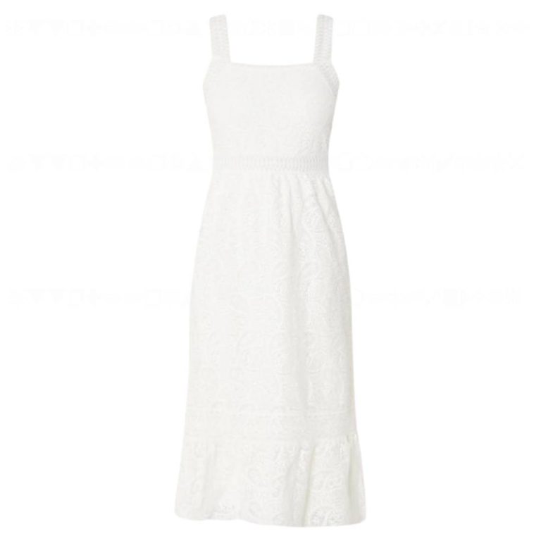 De Bohemian Stijl Keert Deze Zomer Terug Met De Witte Kanten Jurk de-bohemian-stijl-keert-deze-zomer-terug-met-de-witte-kanten-jurk