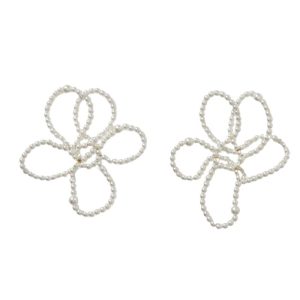 bloemenoorbellen van parels van completedworks