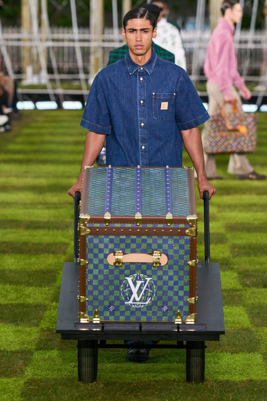 de-spectaculairste-tassen-uit-pharrell-williams-louis-vuitton-lente-zomer-2025-collectie-302603