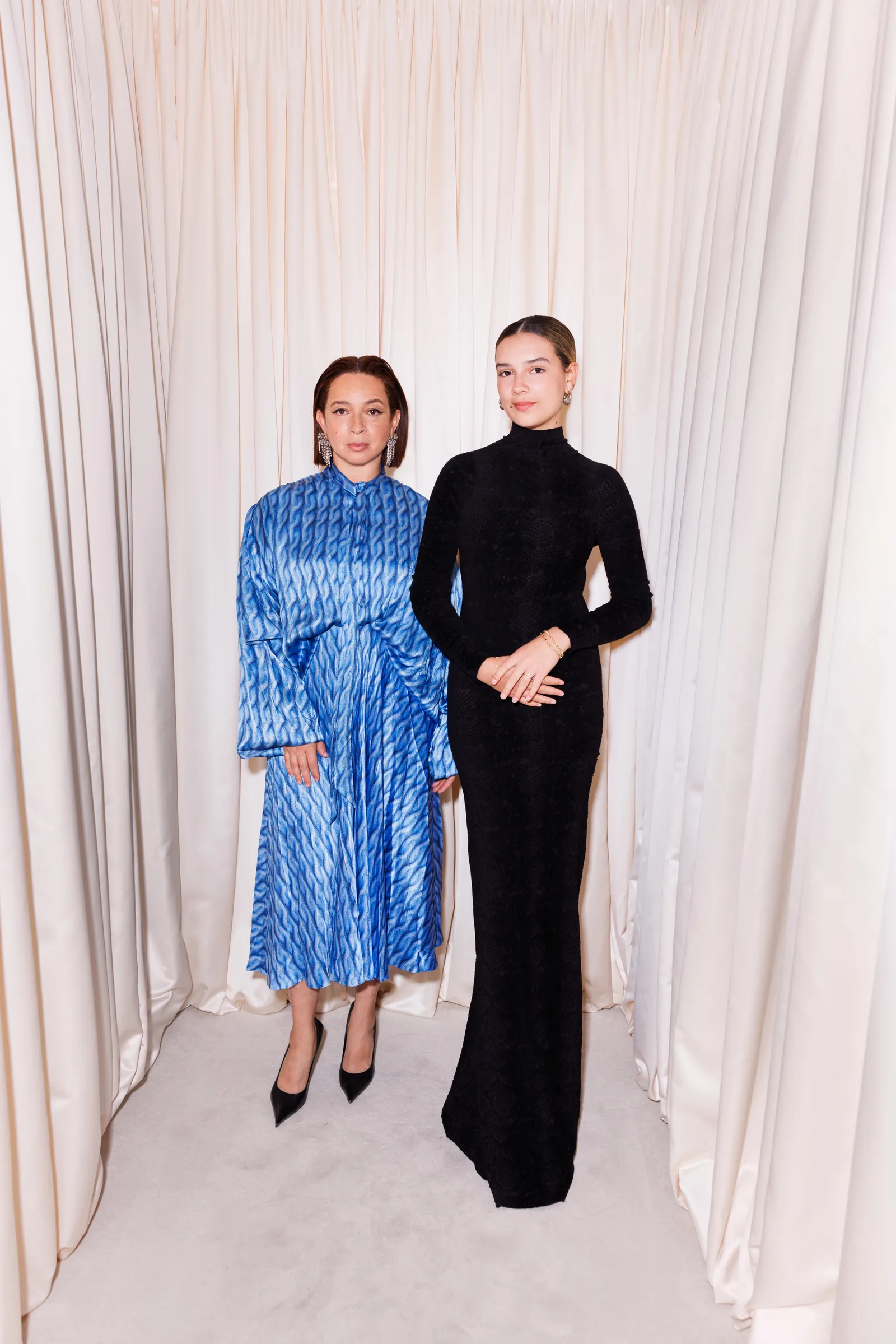 Maya Rudolph en haar dochter Pearl Anderson bij Balenciaga couture herfst/winter 2024