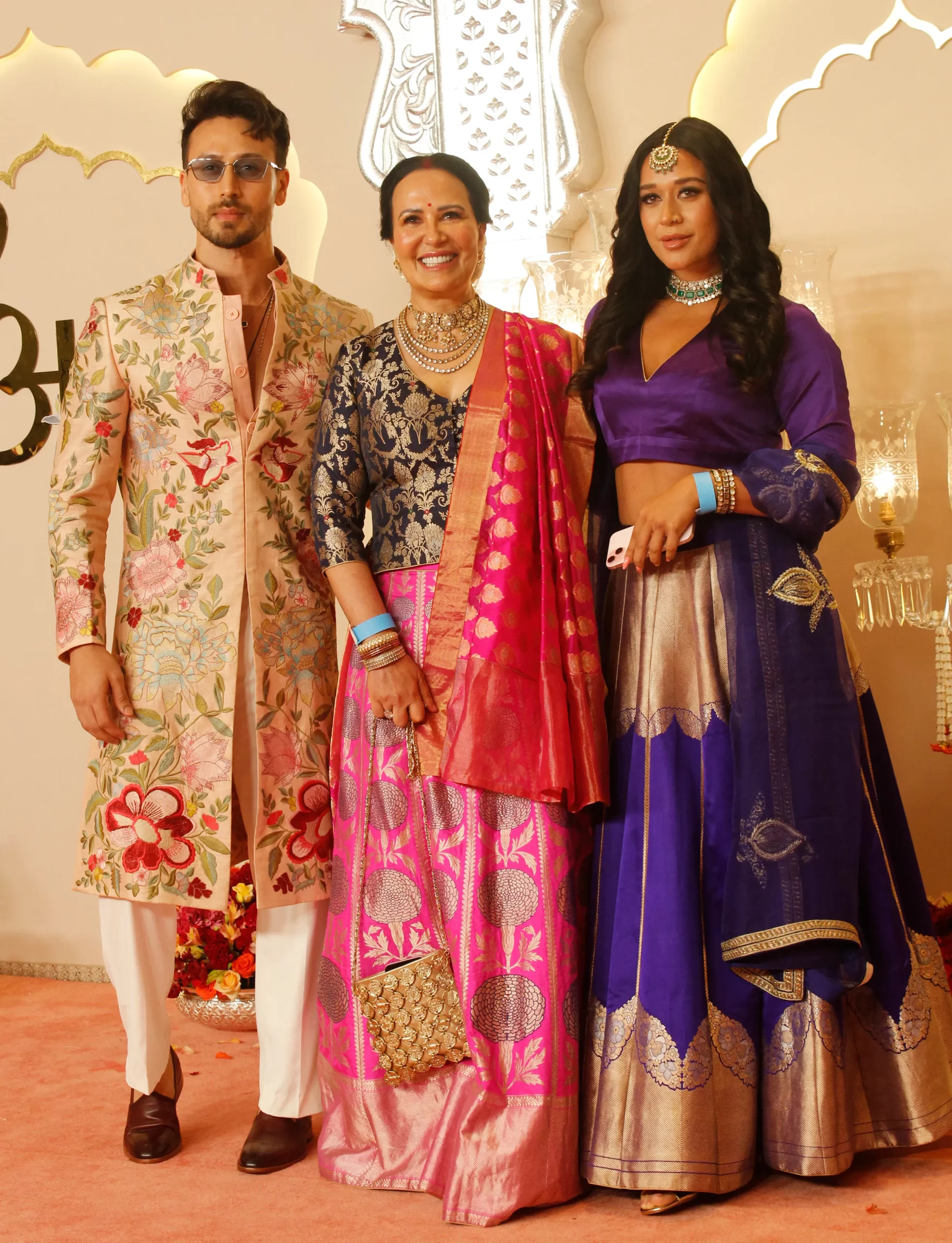 tiger Shroff, Ayesha Shroff en Krishna Shroff