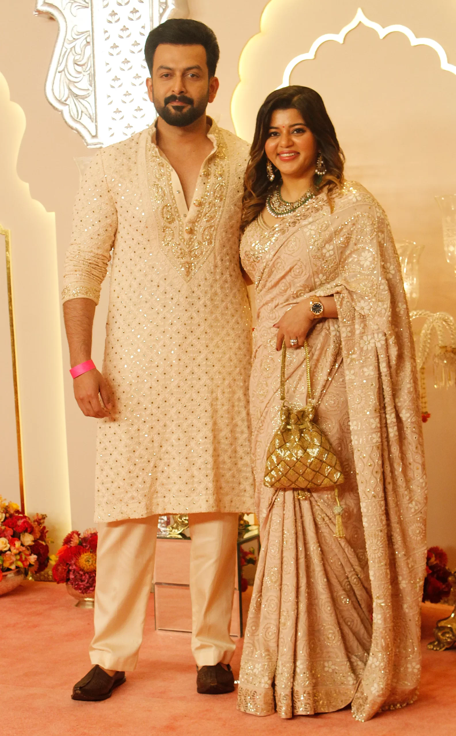 Beroemdheden bij de bruiloft van Anant Ambani en Radhika Merchant: Prithviraj Sukumaran en Supriya Menon