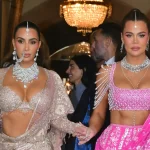 Kim Kardashian en Khloe Kardashian bij de Ambani-bruiloft