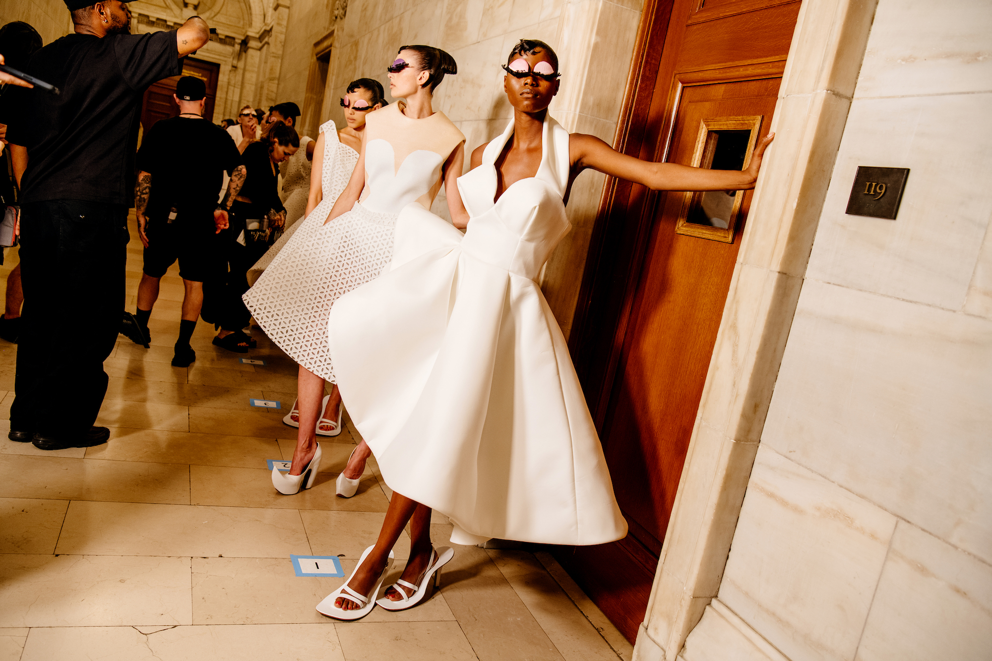 Achter de schermen bij de Marc Jacobs-show in de New York Public Library