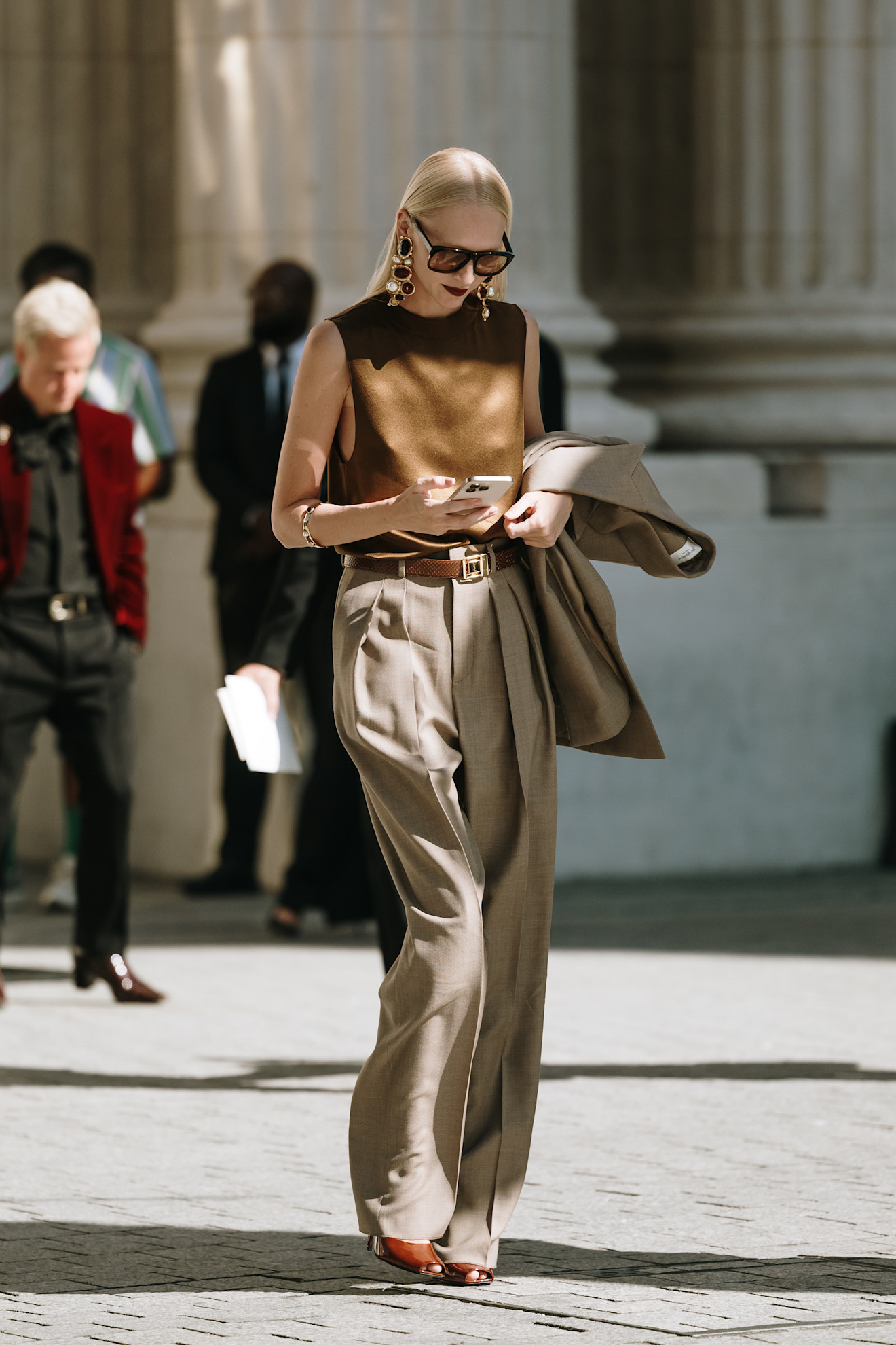 Streetstyle Parijs inspiratie outfit kantoor tijdens hittegolf