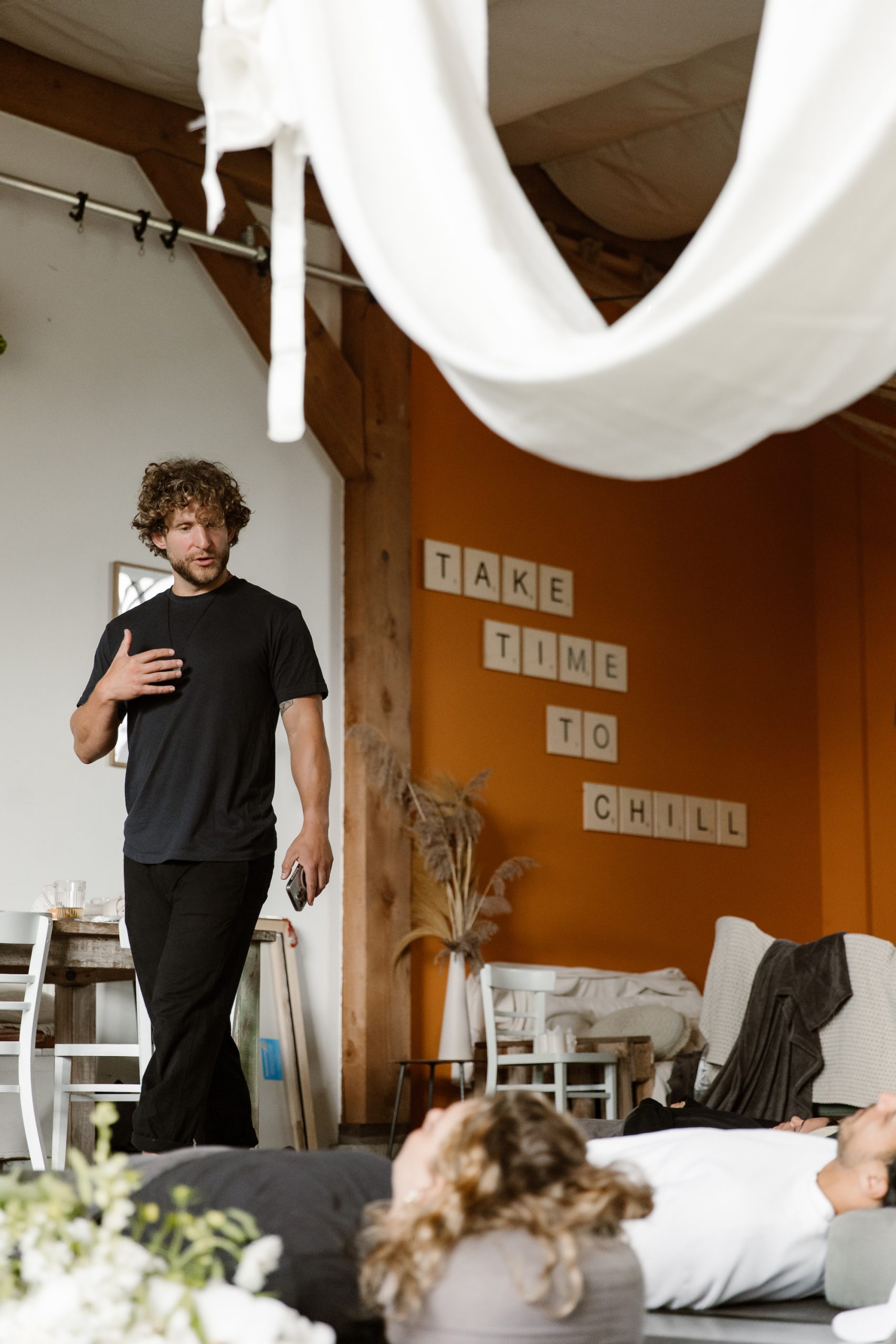 Een breathworksessie tijdens de retreat