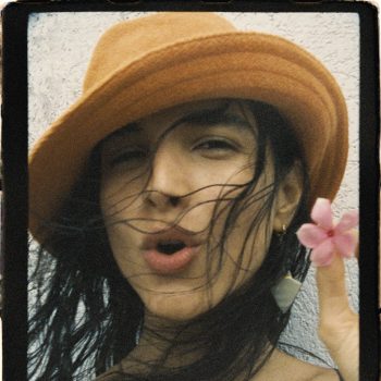 onmisbaar-voor-een-sunkissed-look-een-lippenbalsem-met-spf-395737