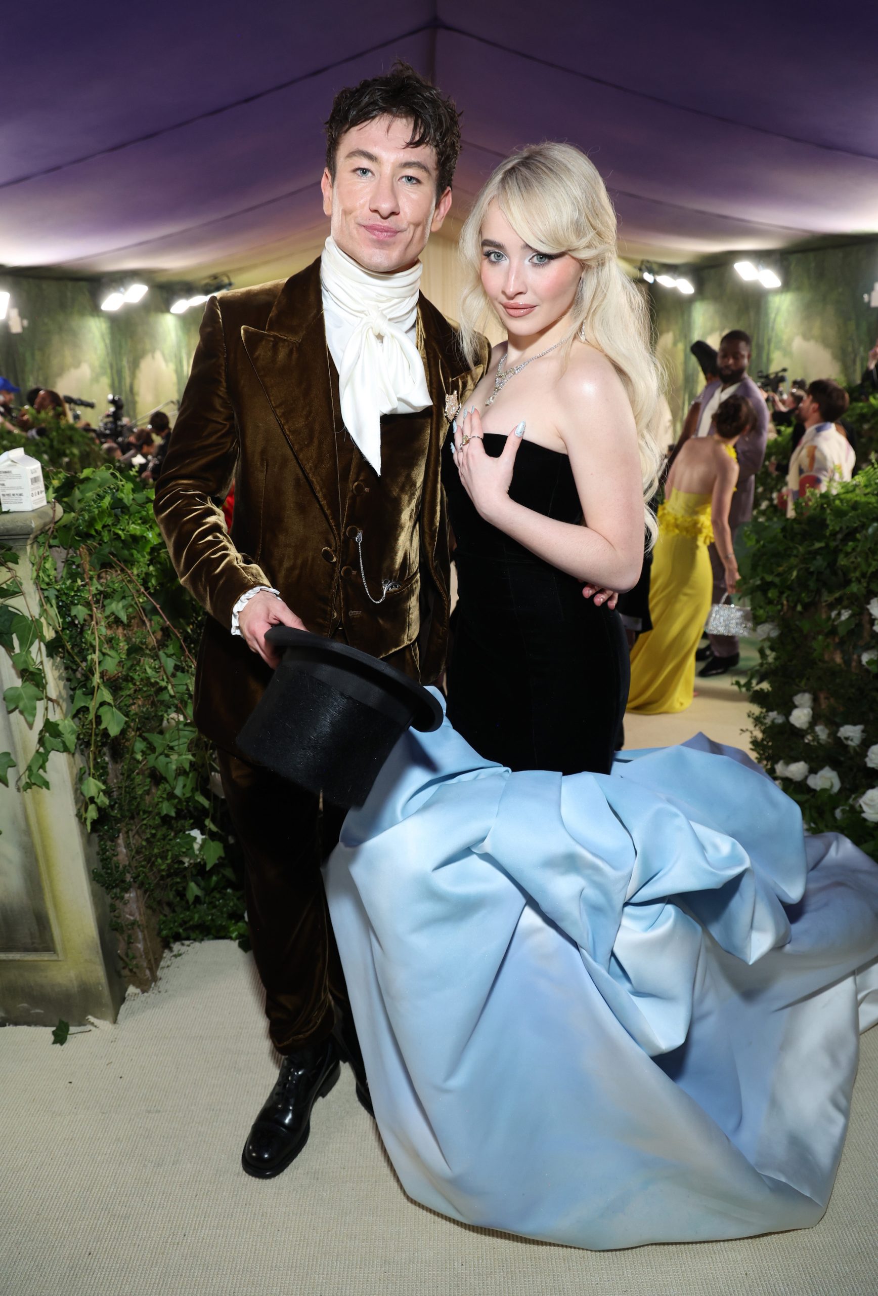 Barry Keoghan en Sabrina Carpenter op het Met Gala 2024