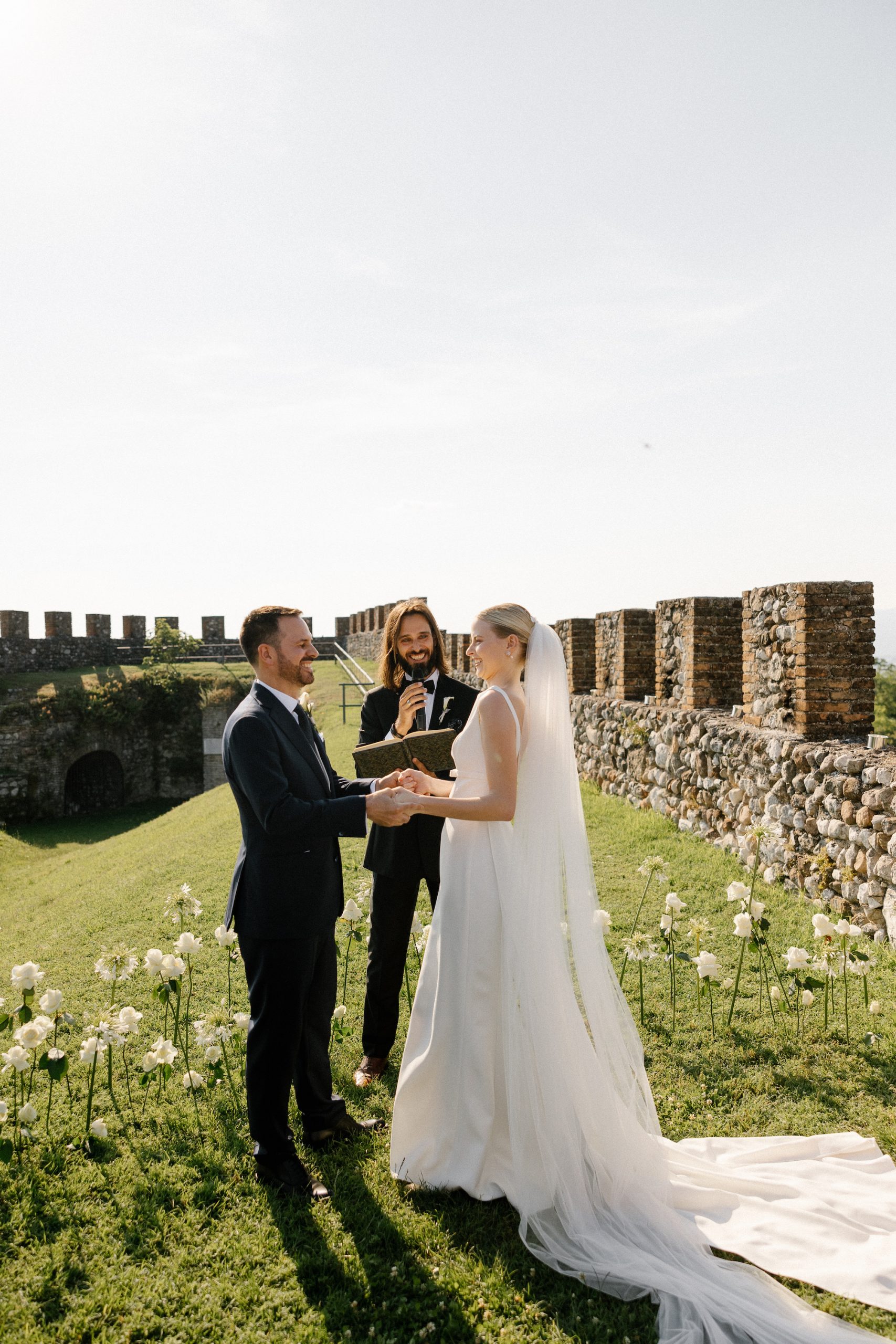 Vera Luijendijk en Riccardo Comazzi op hun bruiloft
