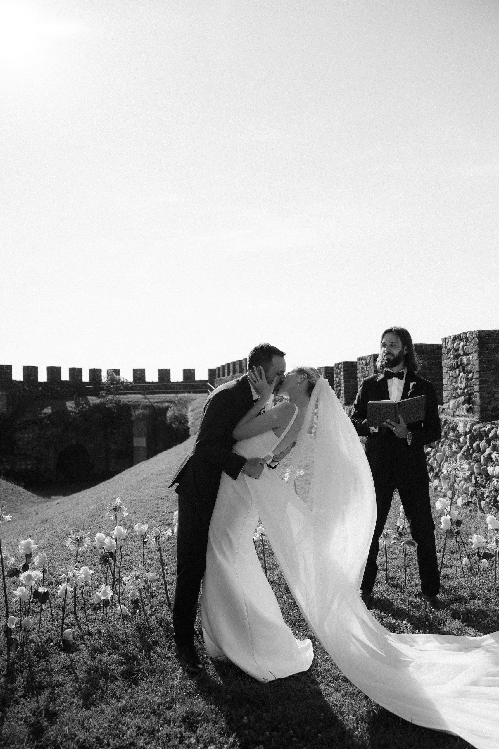 Vera Luijendijk en Riccardo Comazzi op hun bruiloft