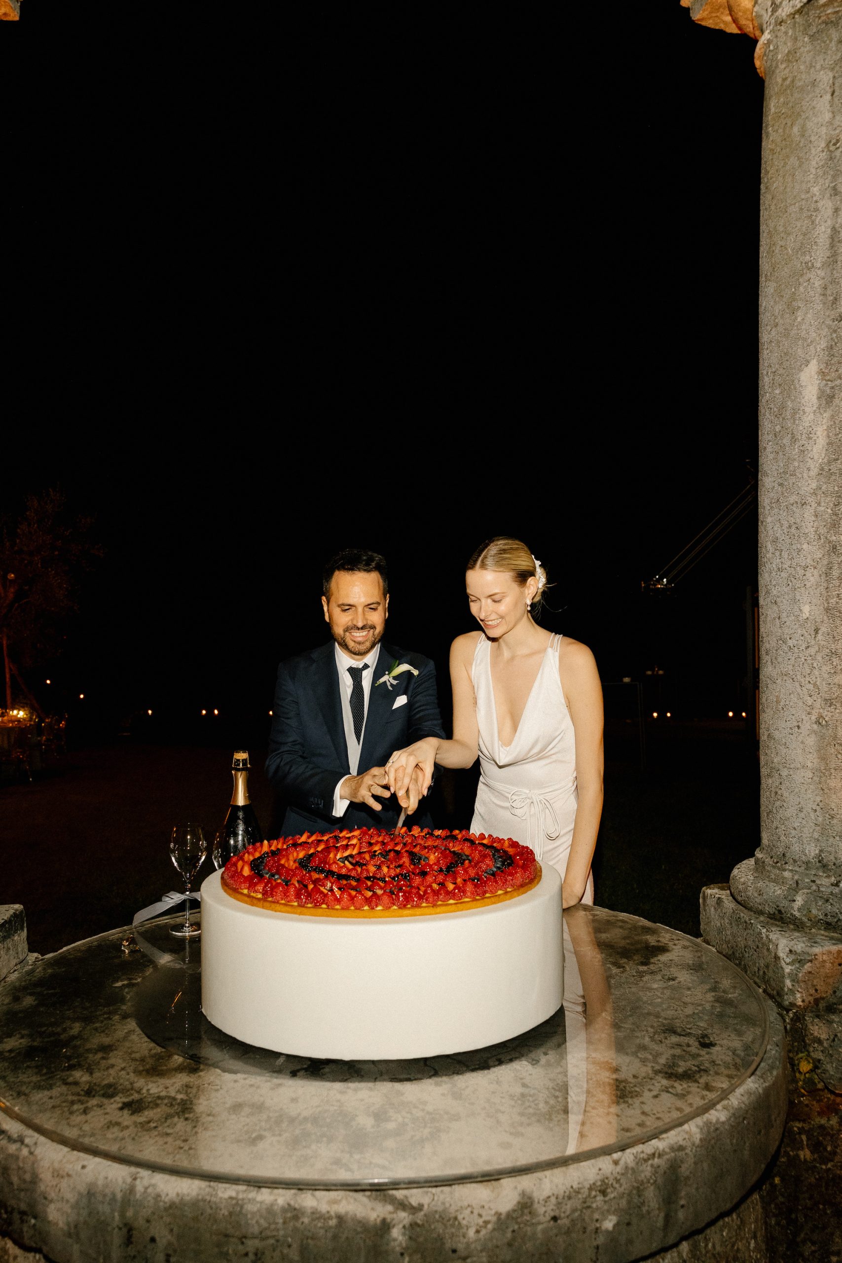 Vera Luijendijk en Riccardo Comazzi op hun bruiloft