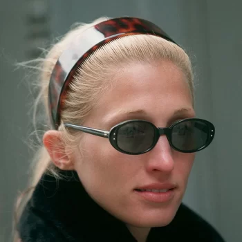 10-manieren-om-de-iconische-jaren-90-stijl-van-carolyn-bessette-kennedy-na-te-bootsen-306634
