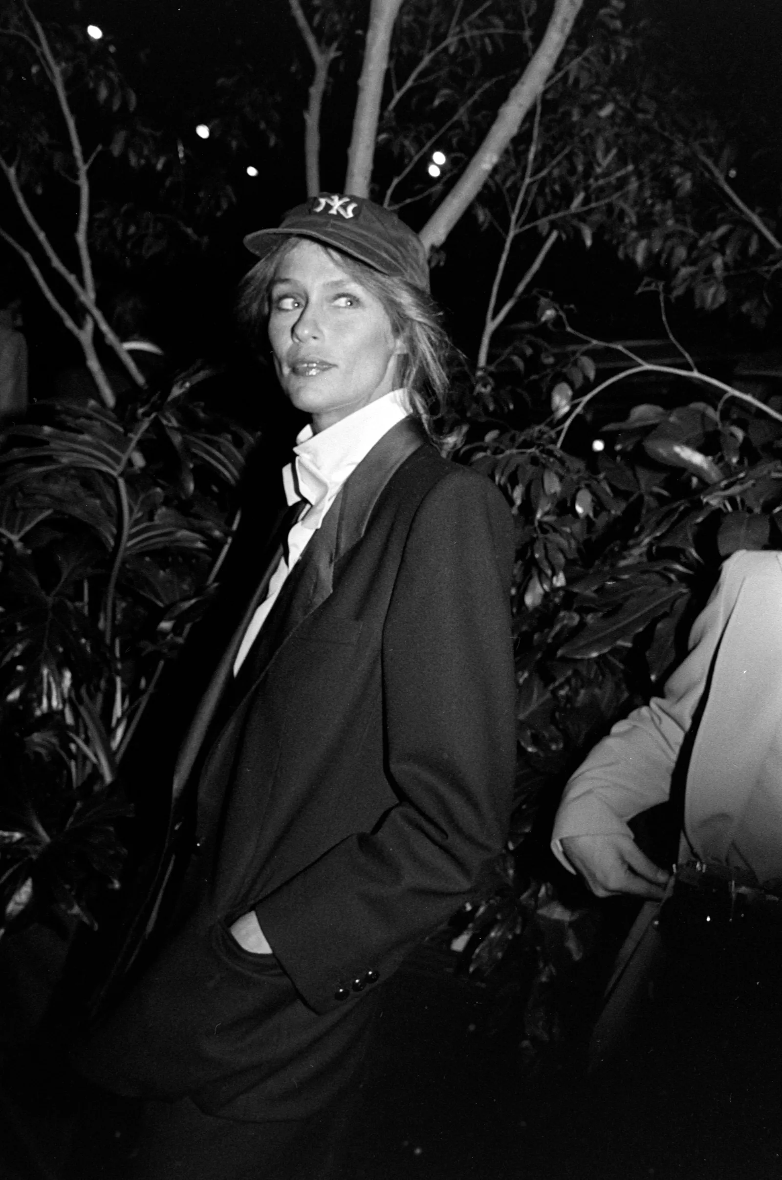 Lauren Hutton bij een Giorgio Armani show, 1980 