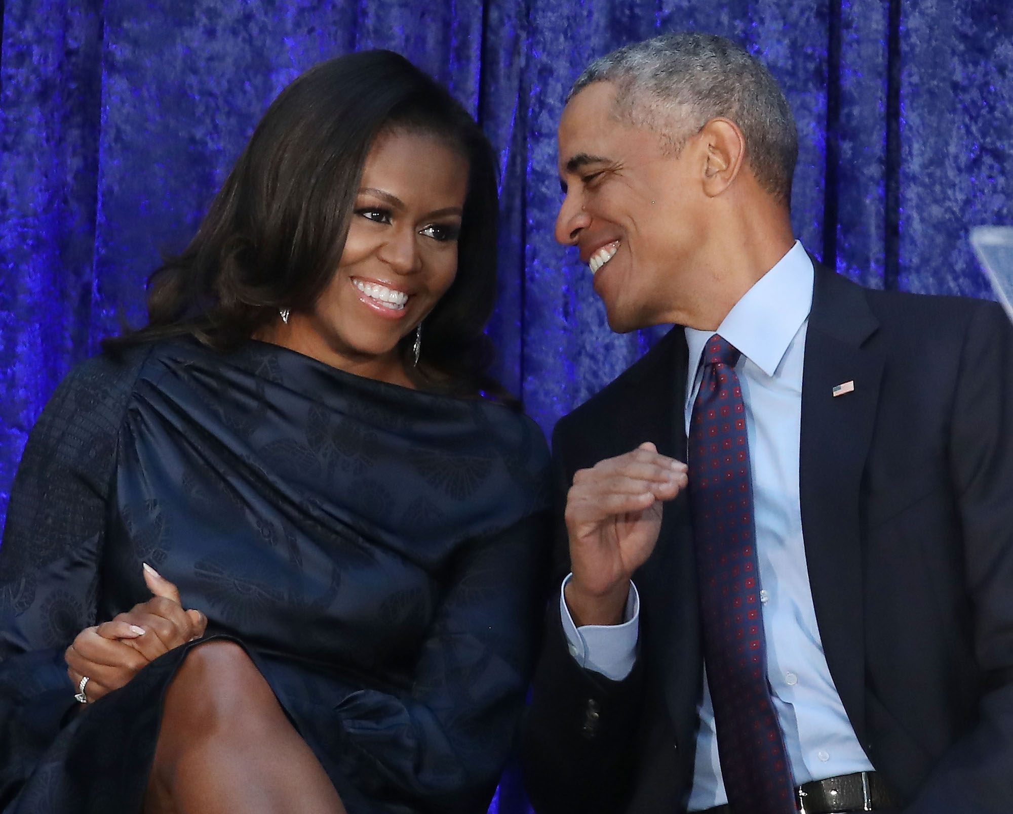 Michelle en Barack Obama zijn een van de beroemde koppels waar we geen genoeg van krijgen
