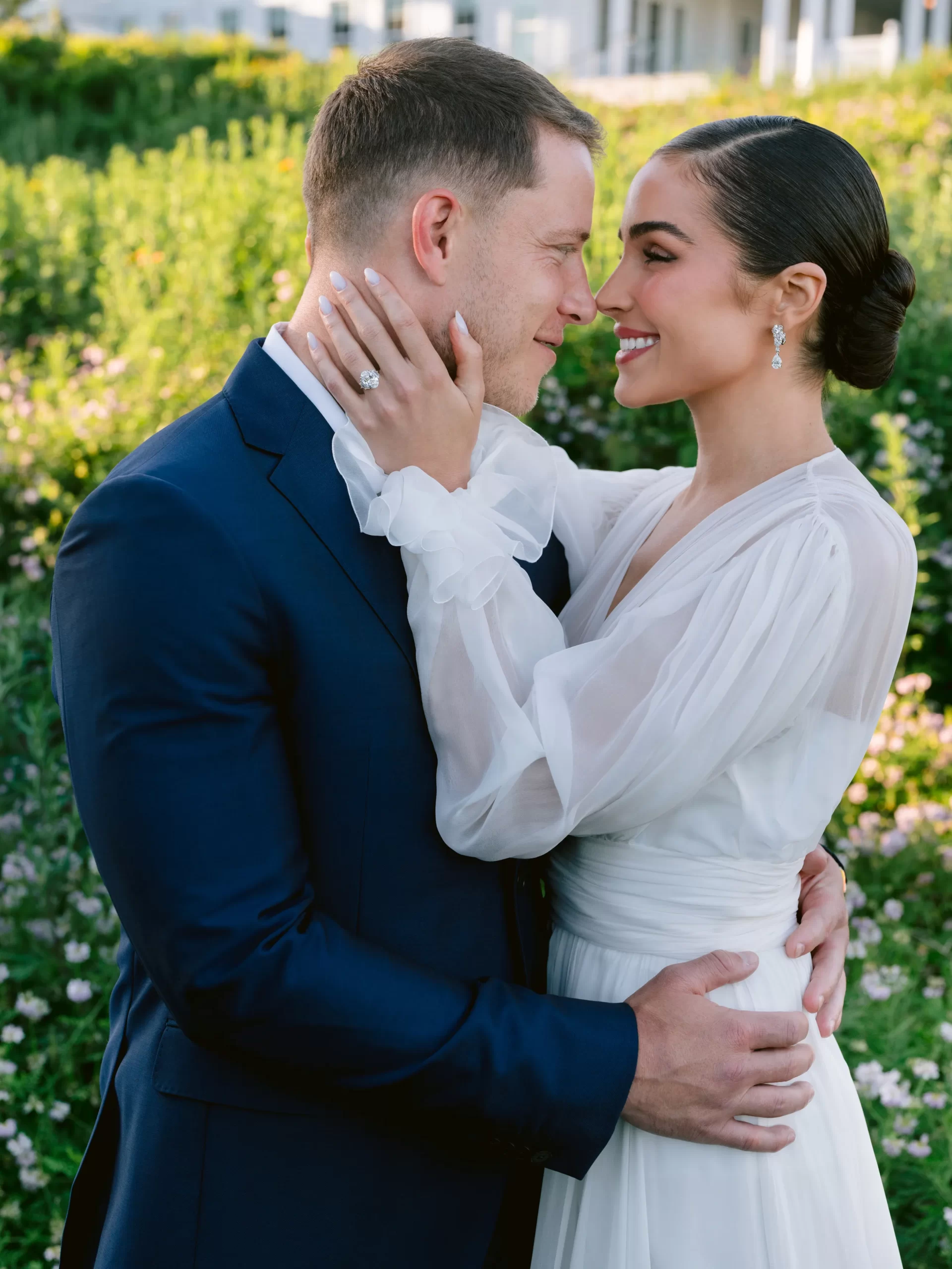Olivia Culpo en Christian McCaffrey op hun bruiloft