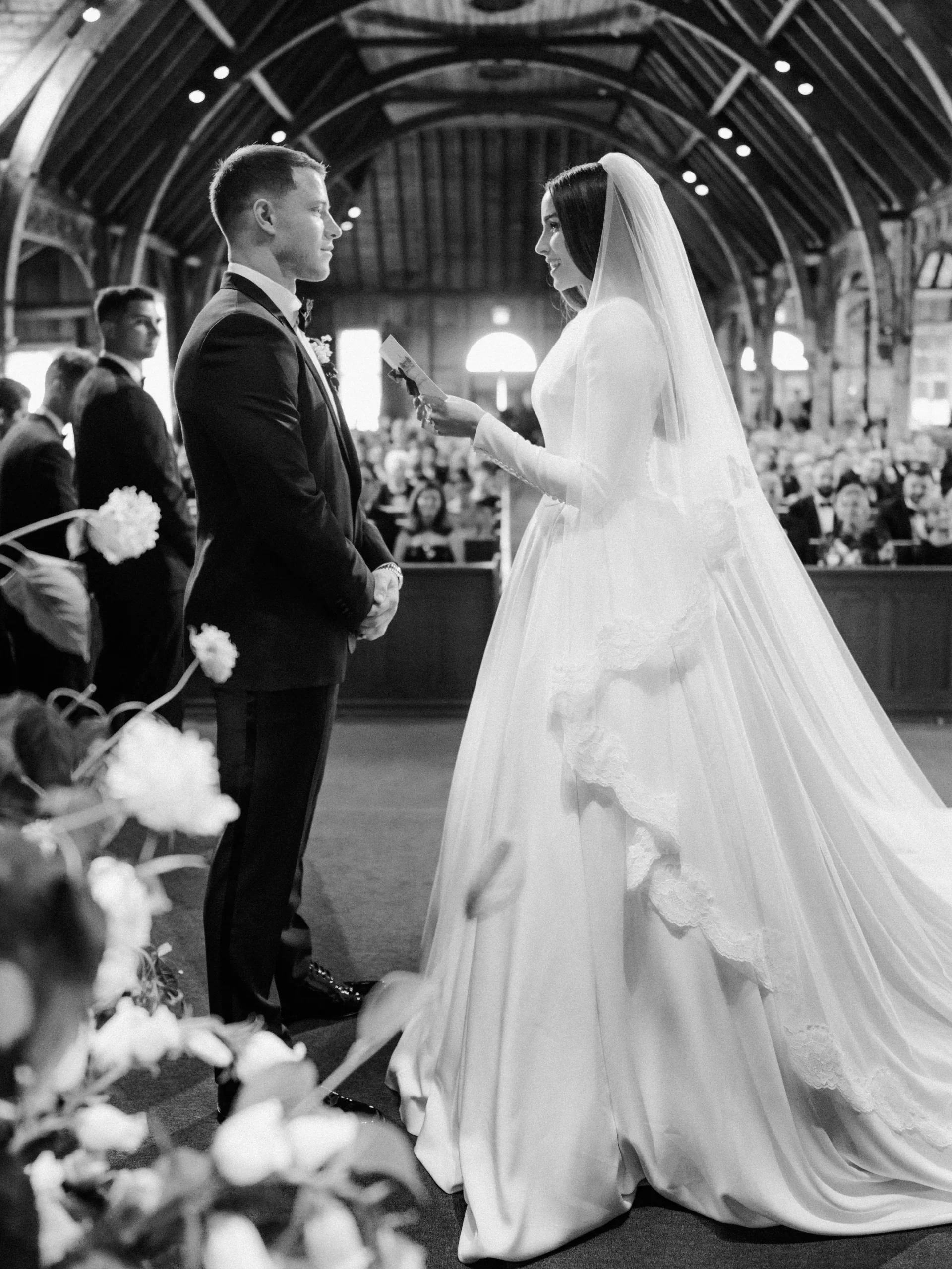 Olivia Culpo en Christian McCaffrey op hun bruiloft