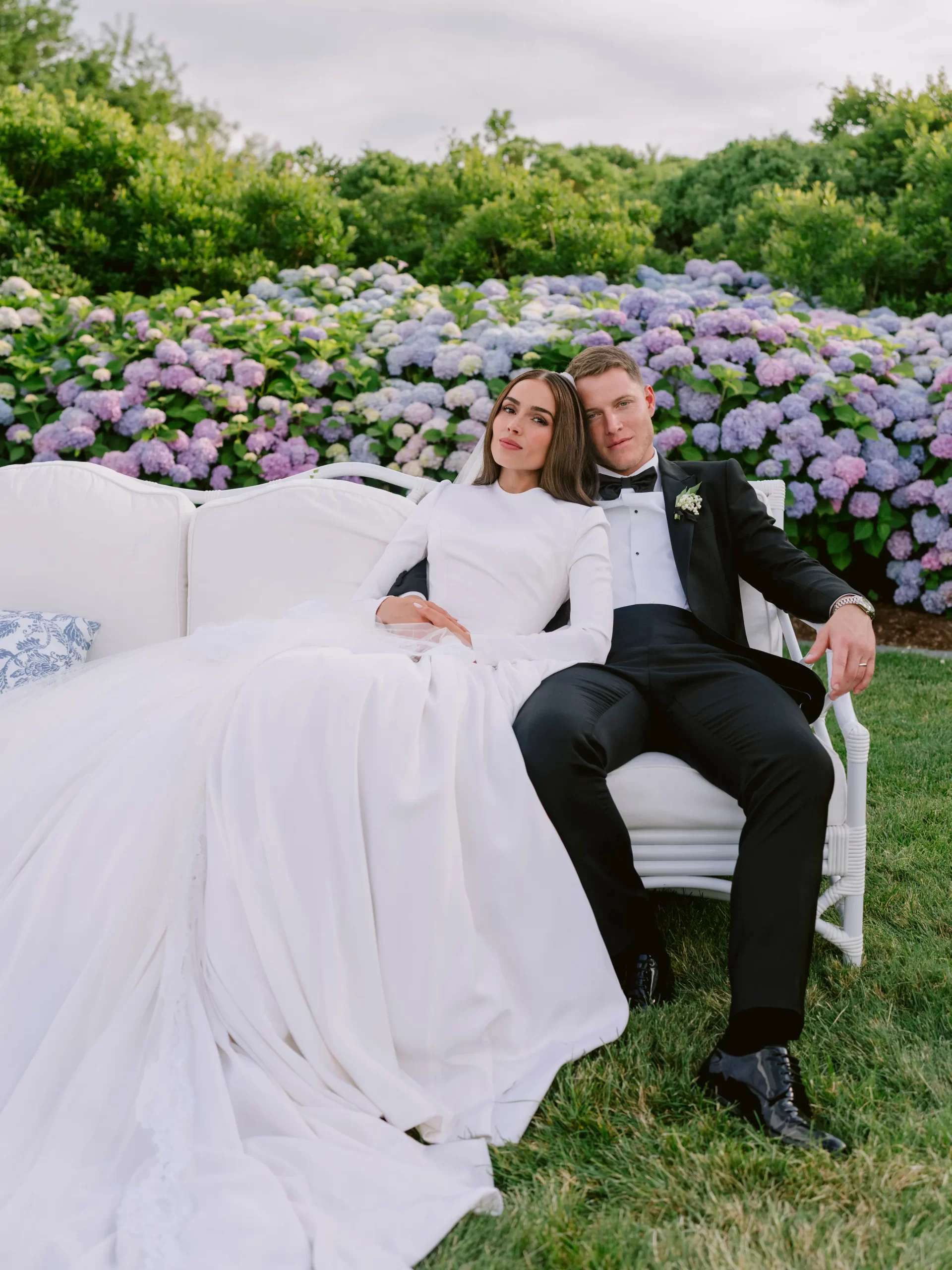 Olivia Culpo en Christian McCaffrey op hun bruiloft