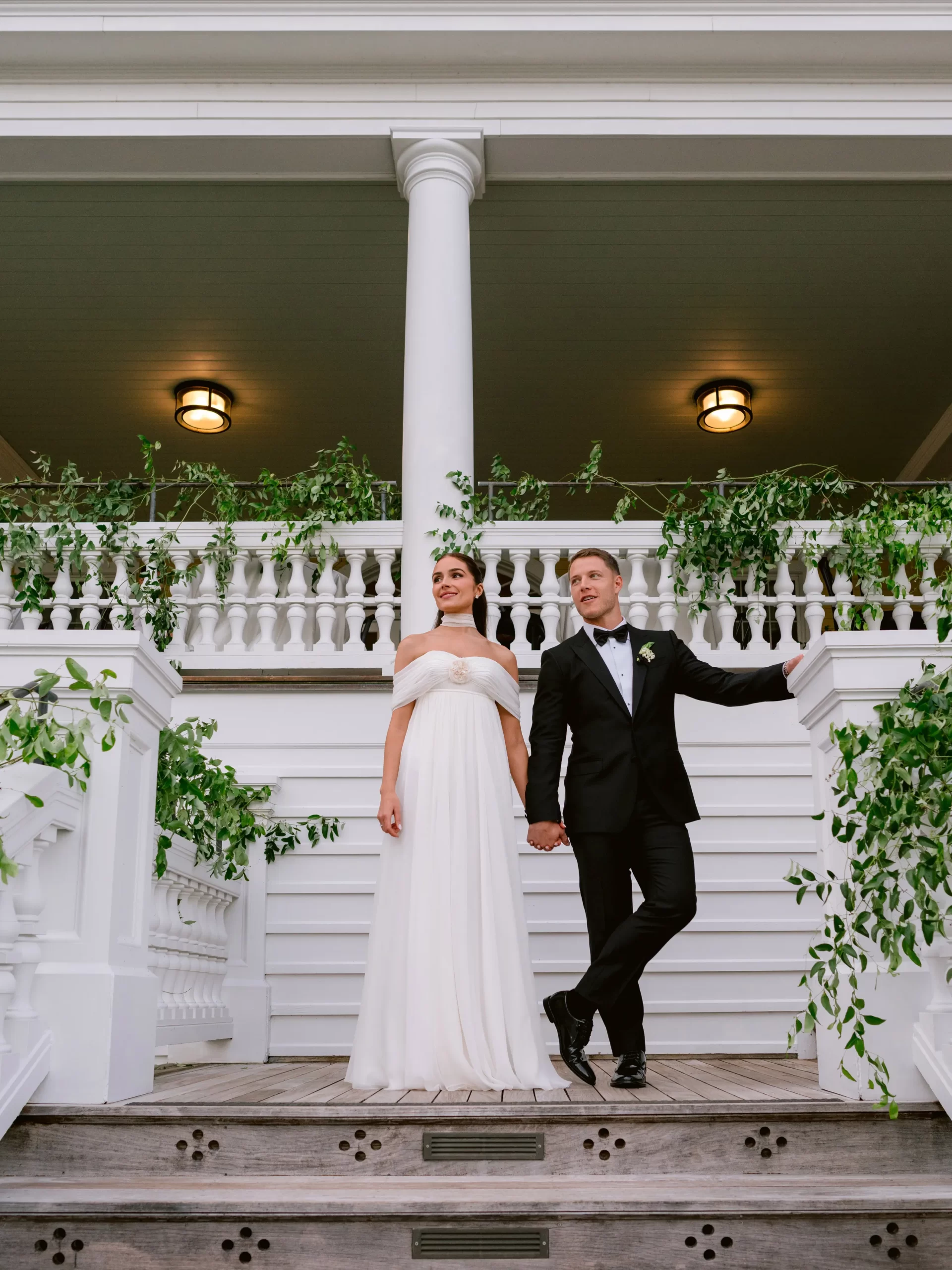 Olivia Culpo en Christian McCaffrey op hun bruiloft