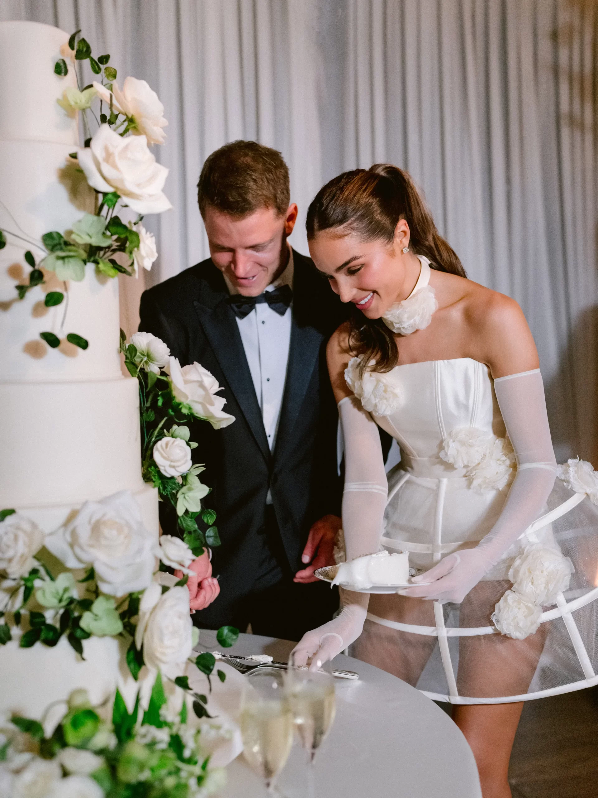 Olivia Culpo en Christian McCaffrey tijdens het feest op hun bruiloft