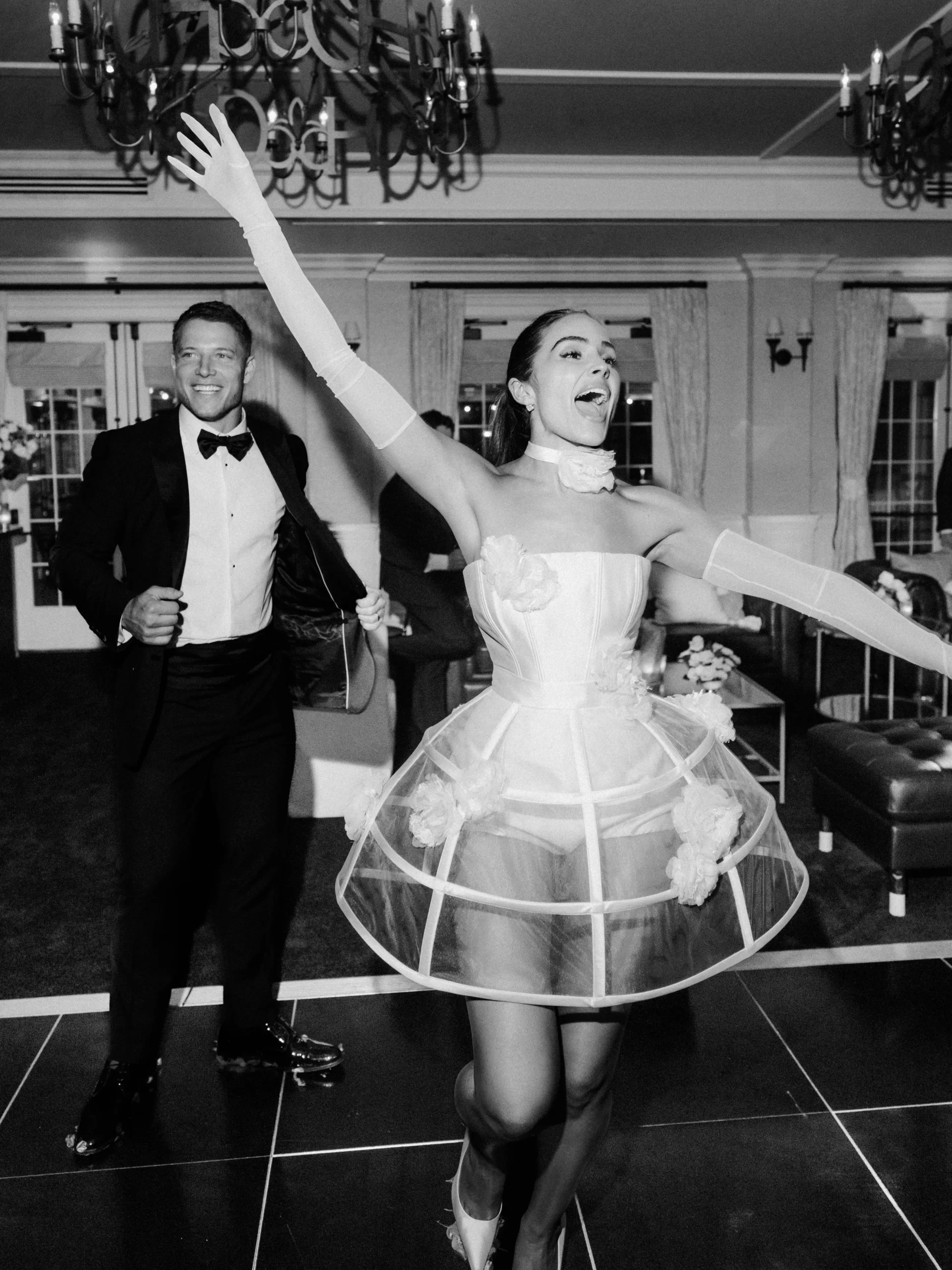 Olivia Culpo en Christian McCaffrey tijdens het feest op hun bruiloft