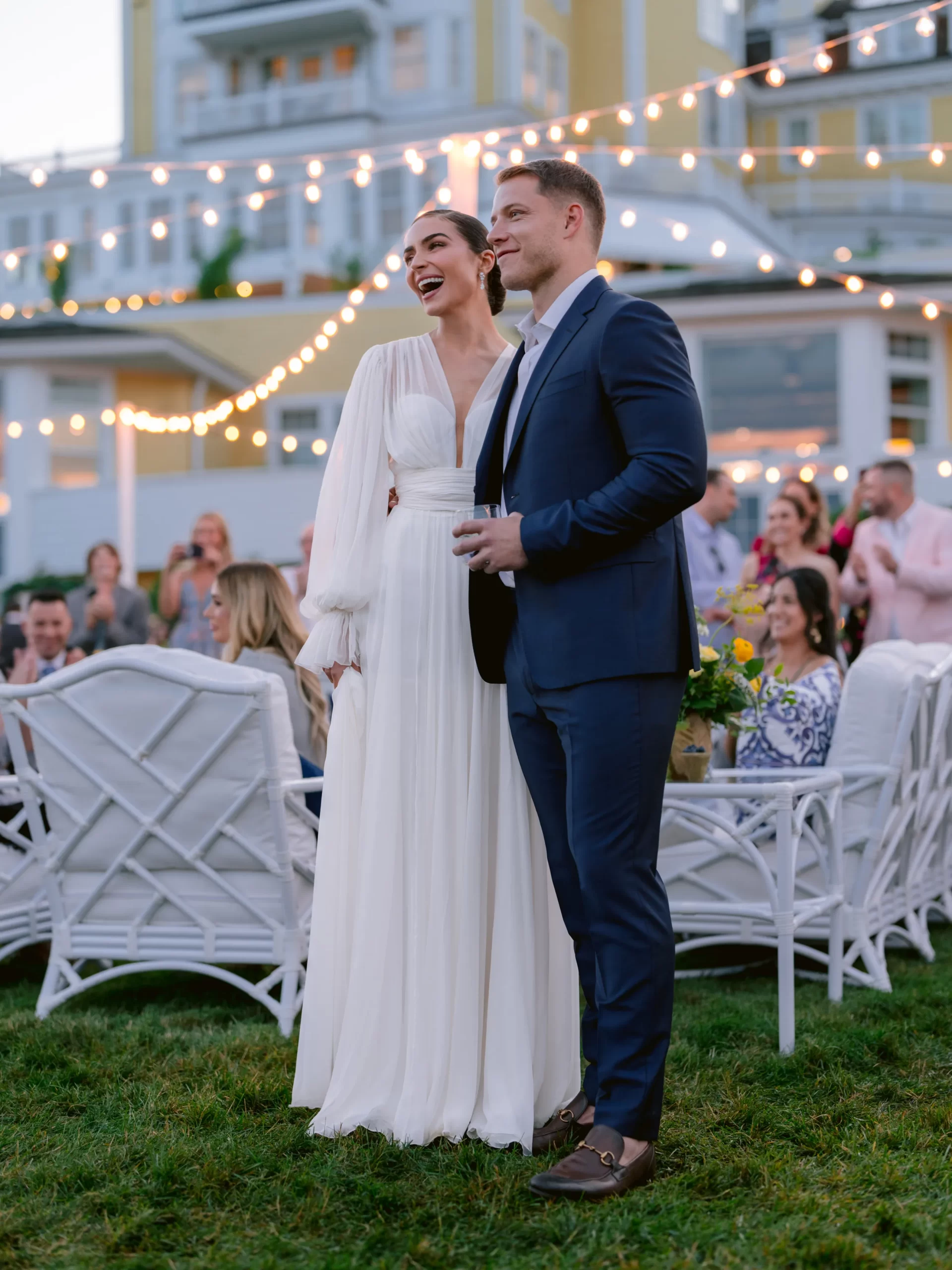 Olivia Culpo en Christian McCaffrey op hun bruiloft