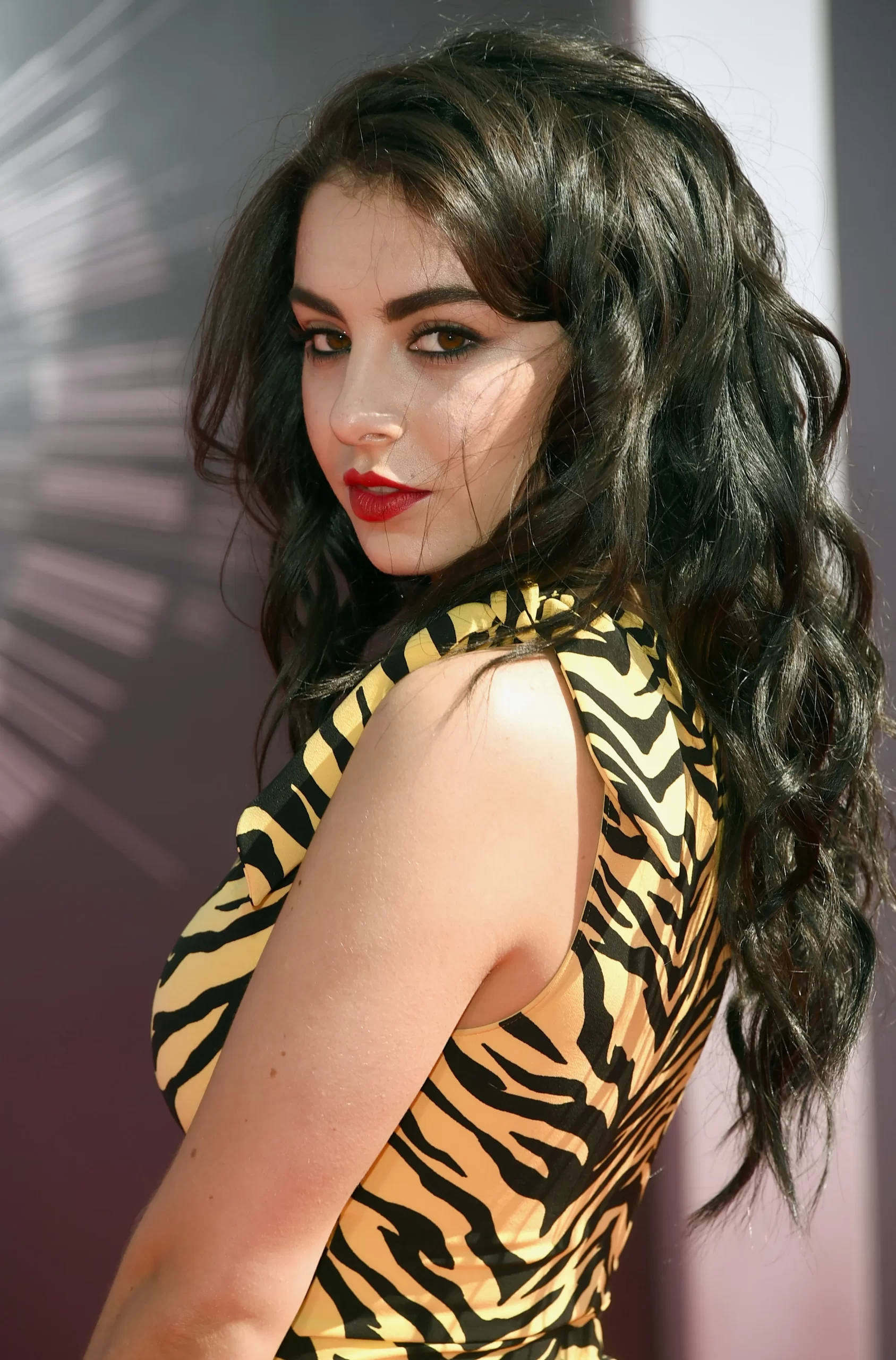 Charli XCX bij de MTV Music Awards in 2014