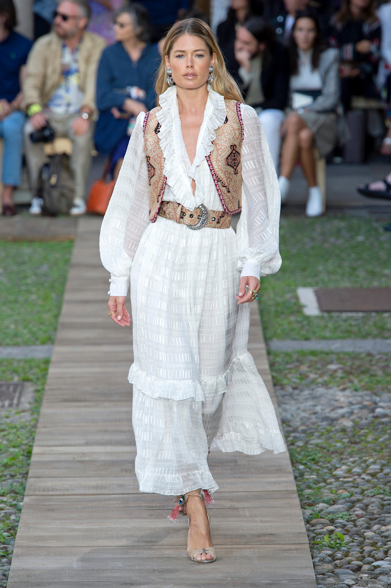 Doutzen Kroes op de catwalk bij Etro lente/zomer 2020