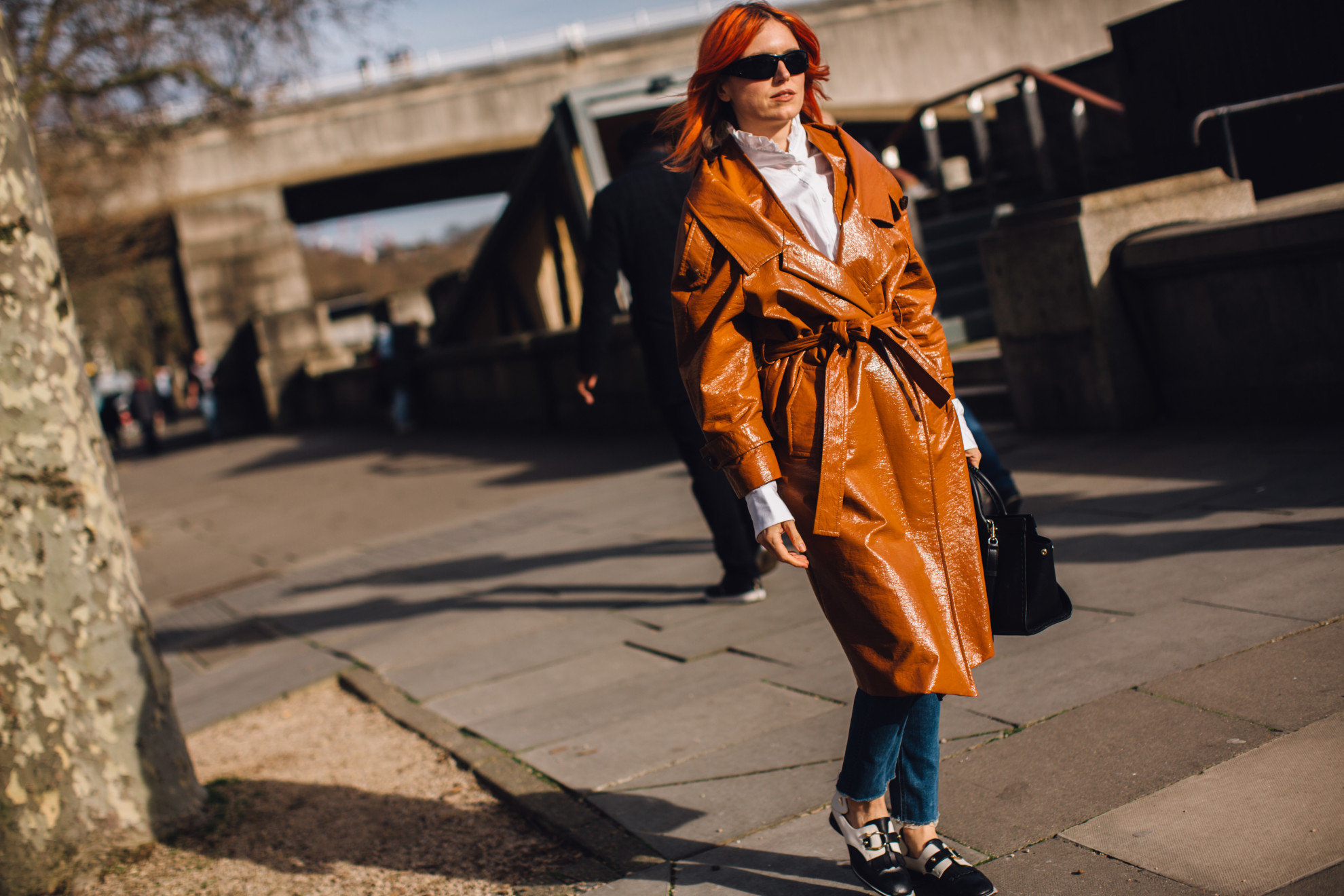 Londen streetstyle leren trenchcoat
