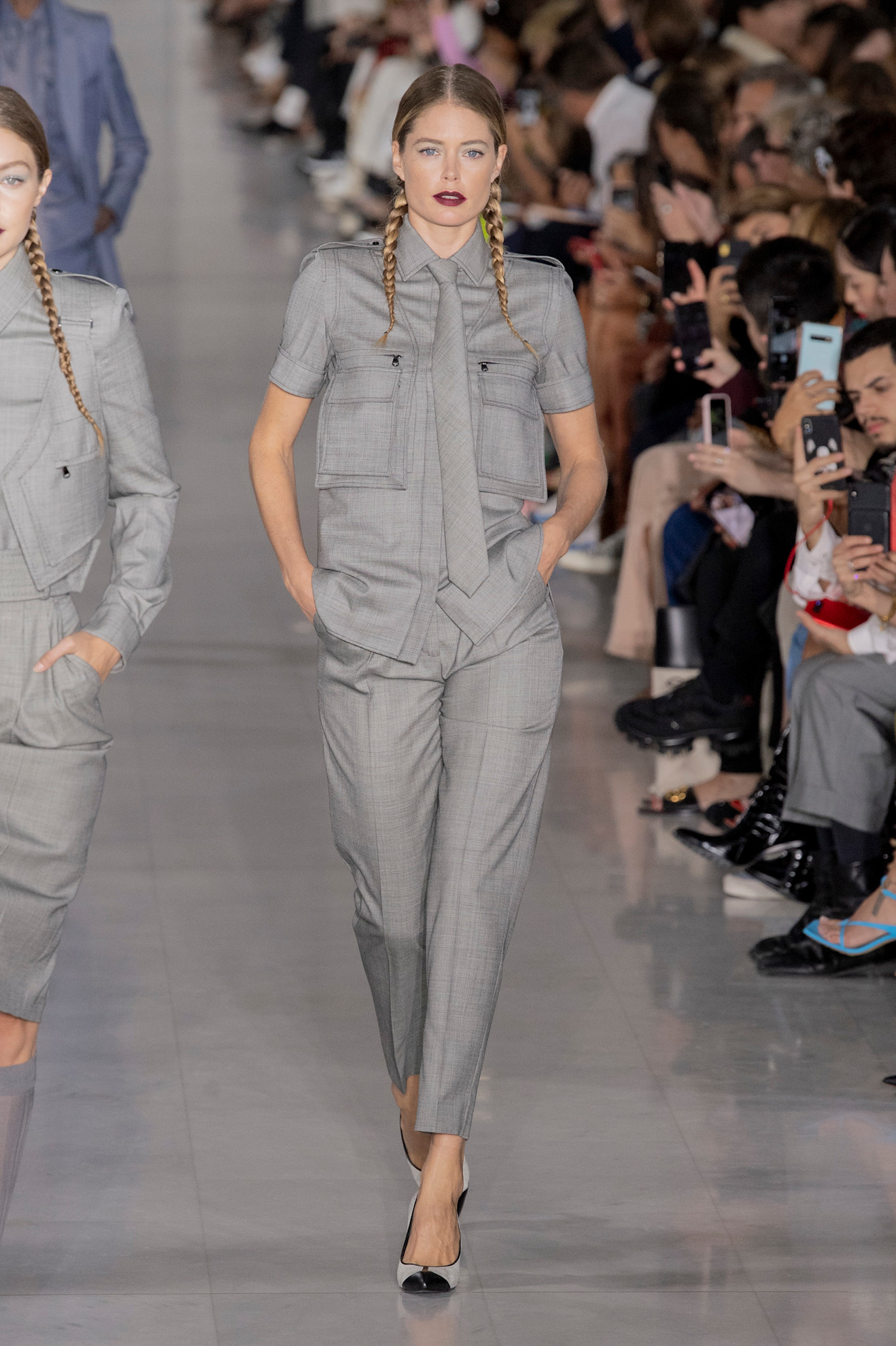 Doutzen Kroes op de catwalk bij Max Mara lente/zomer 2020