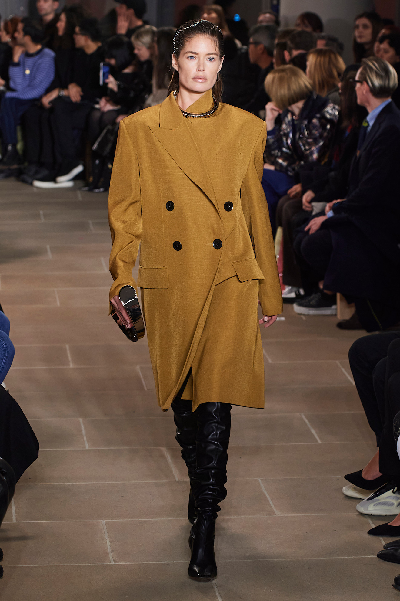 Doutzen Kroes op de catwalk bij Proenza Schouler herfst/winter 2020