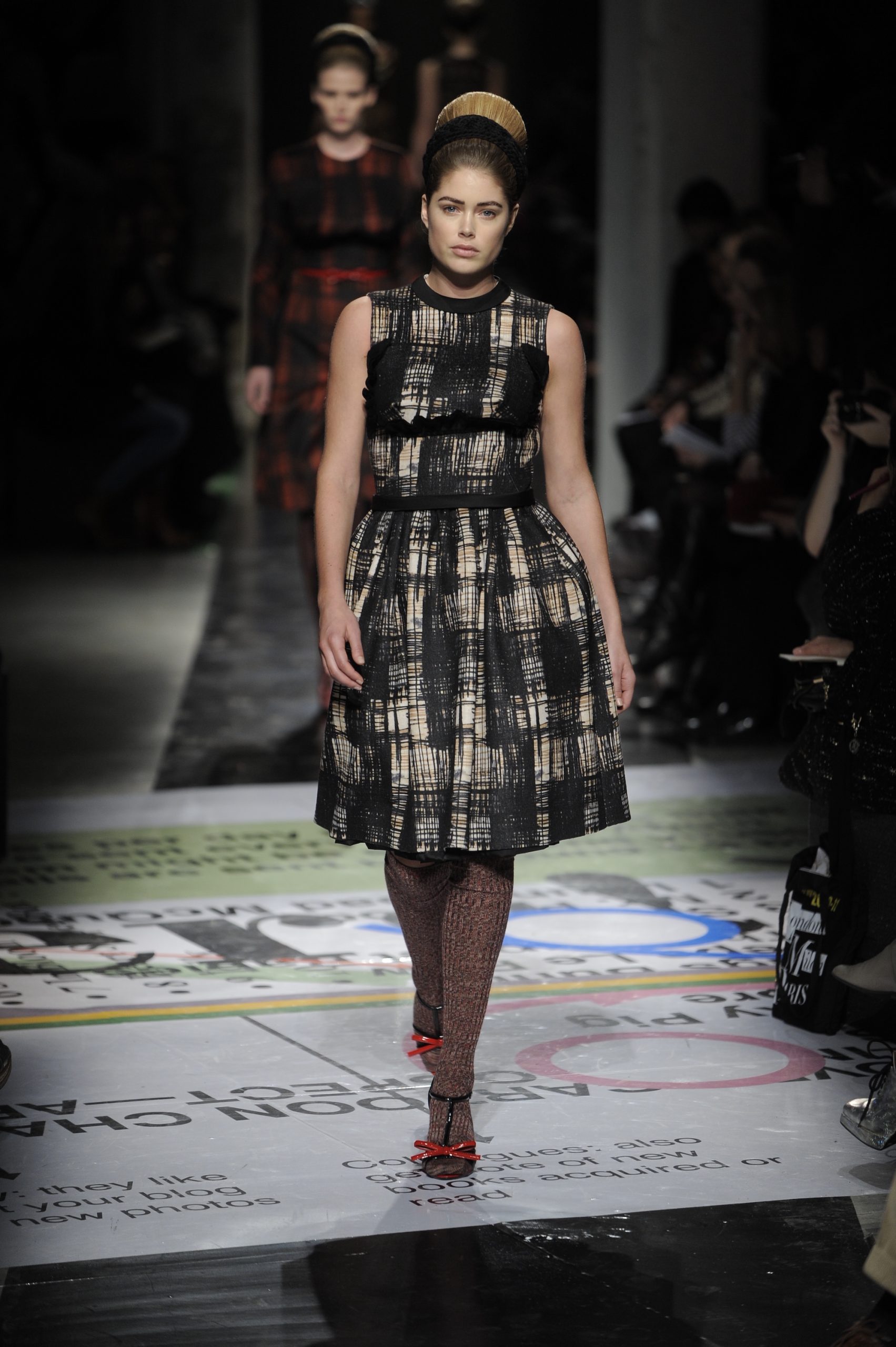 Doutzen Kroes op de catwalk bij Prada herfst/winter 2010