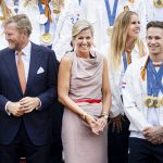 Koningin Máxima draagt Miu Miu bij de ontvangst van de Nederlandse olympiërs