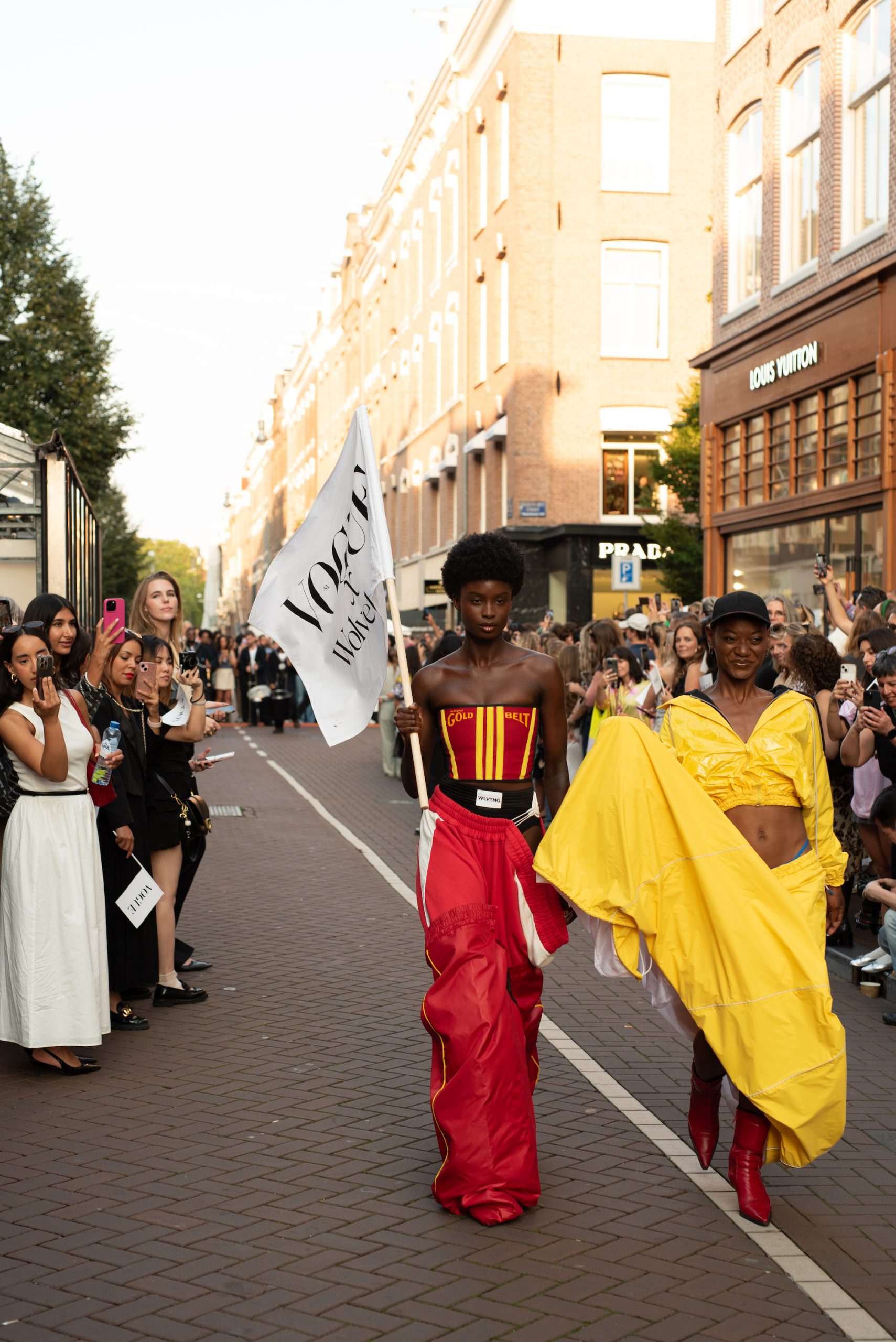 De fashion parade tijdens Vogue Downtown 2024