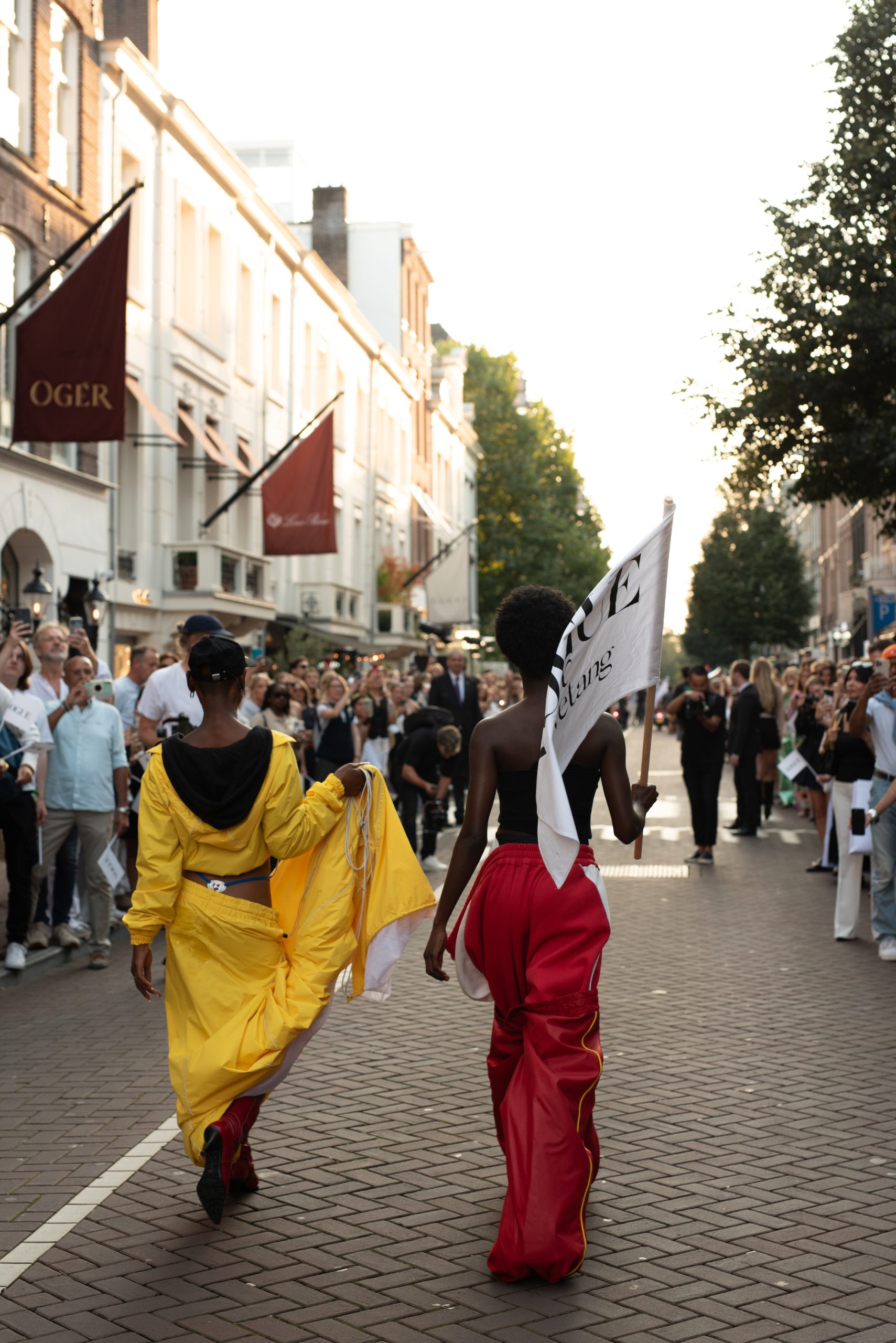 De fashion parade tijdens Vogue Downtown 2024