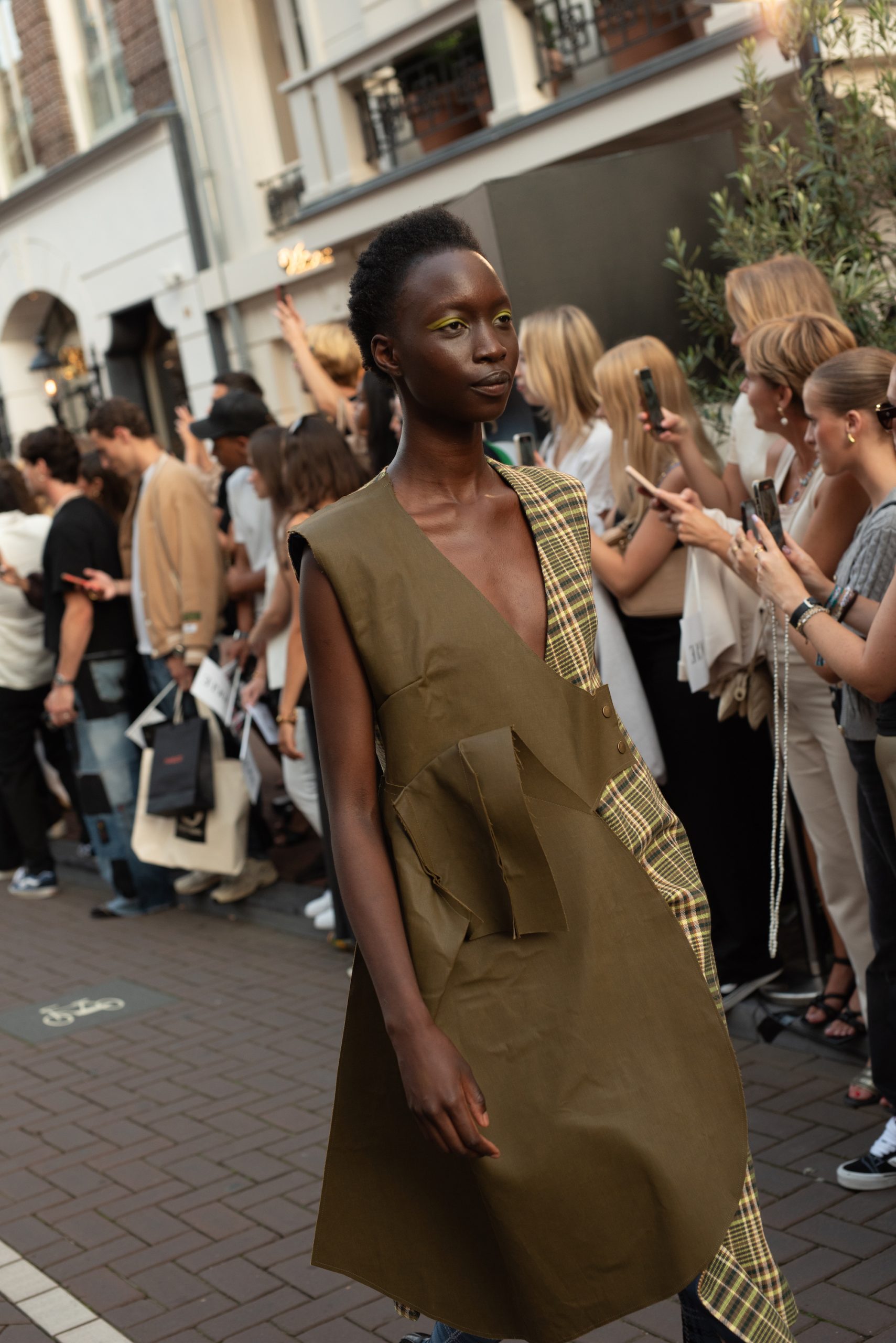 De fashion parade tijdens Vogue Downtown 2024