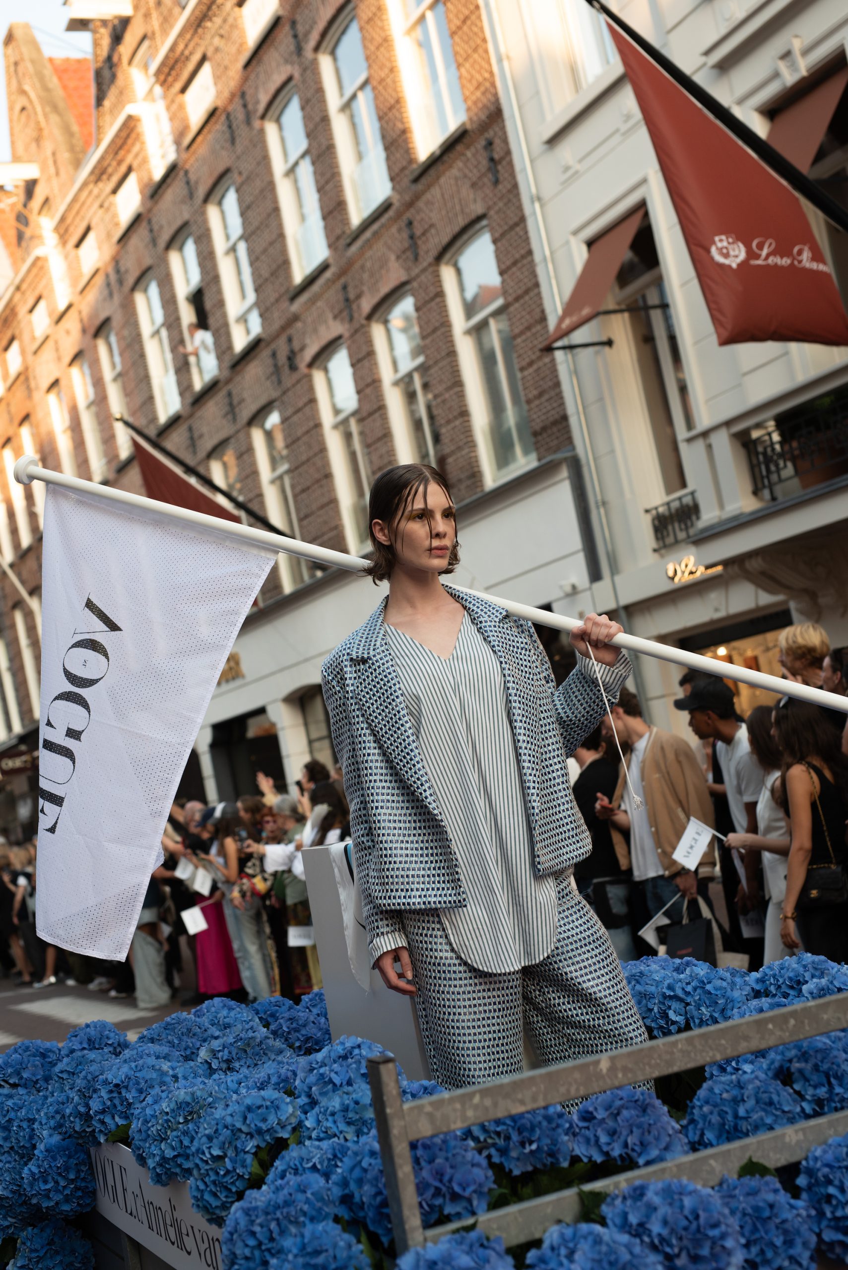 De fashion parade tijdens Vogue Downtown 2024