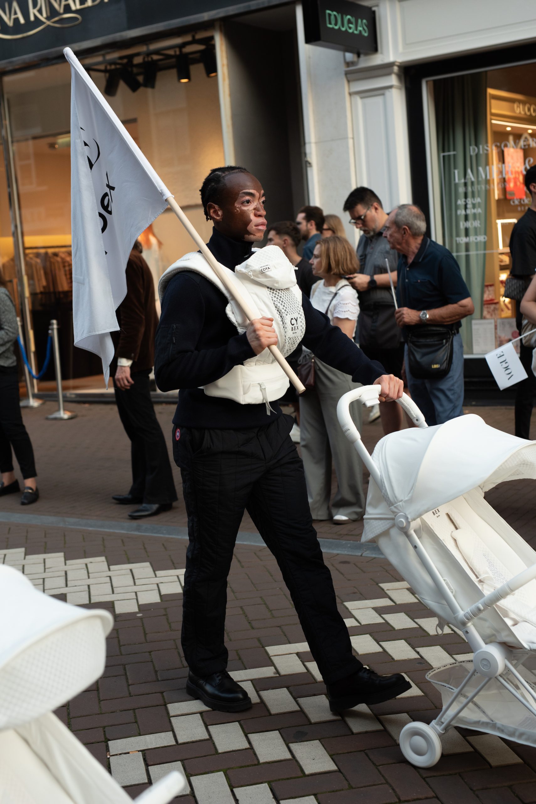 De fashion parade tijdens Vogue Downtown 2024