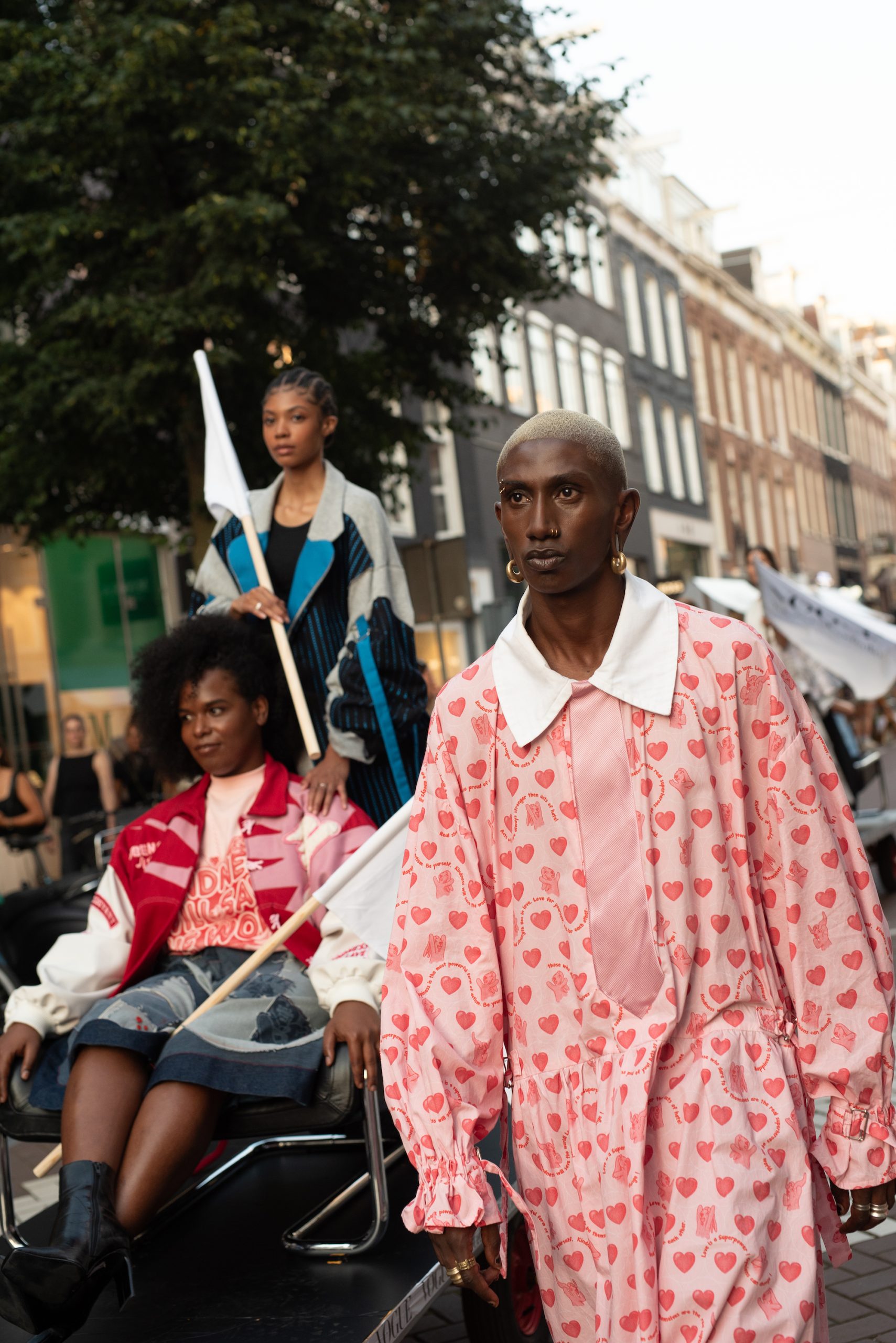 De fashion parade tijdens Vogue Downtown 2024