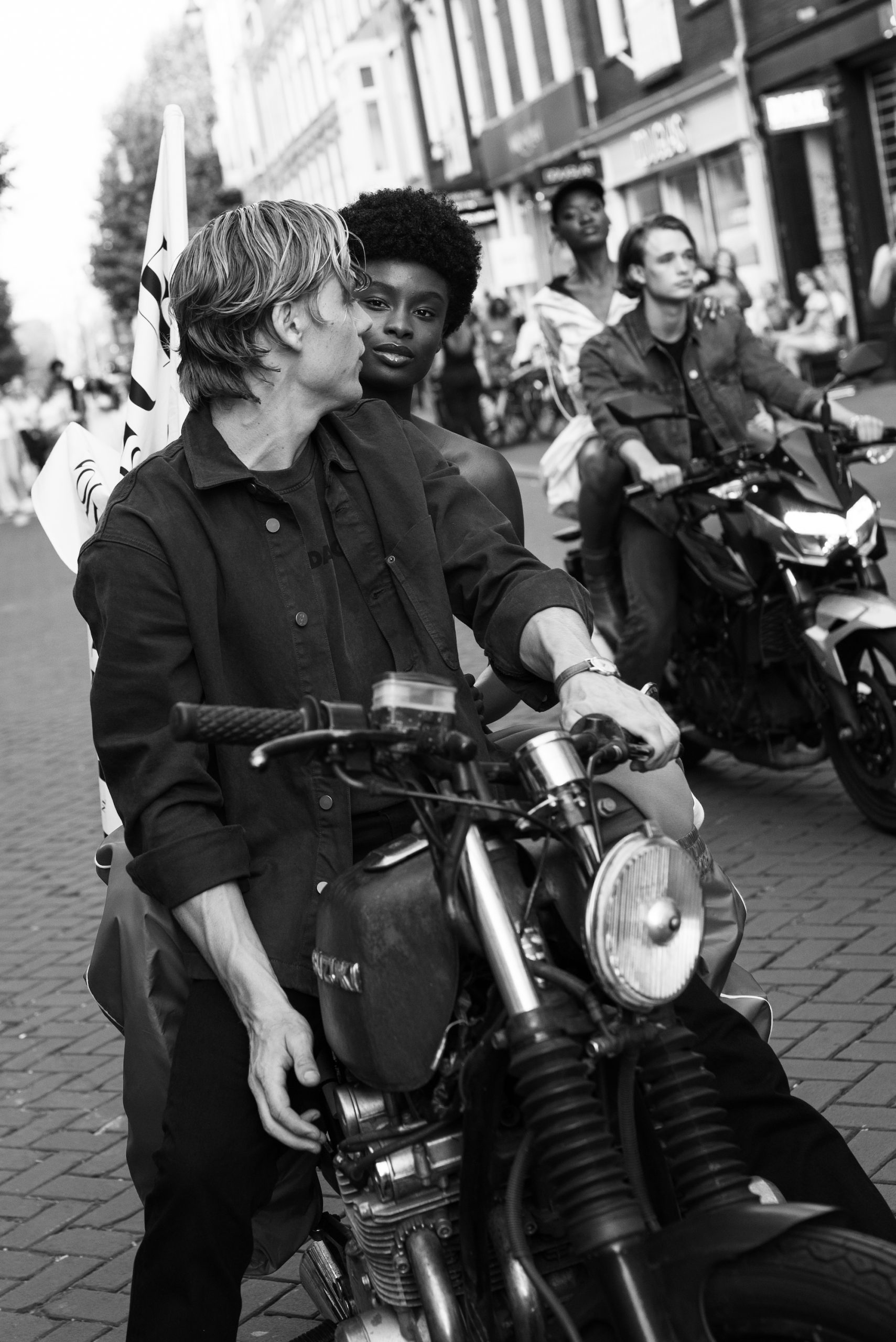 De fashion parade tijdens Vogue Downtown 2024