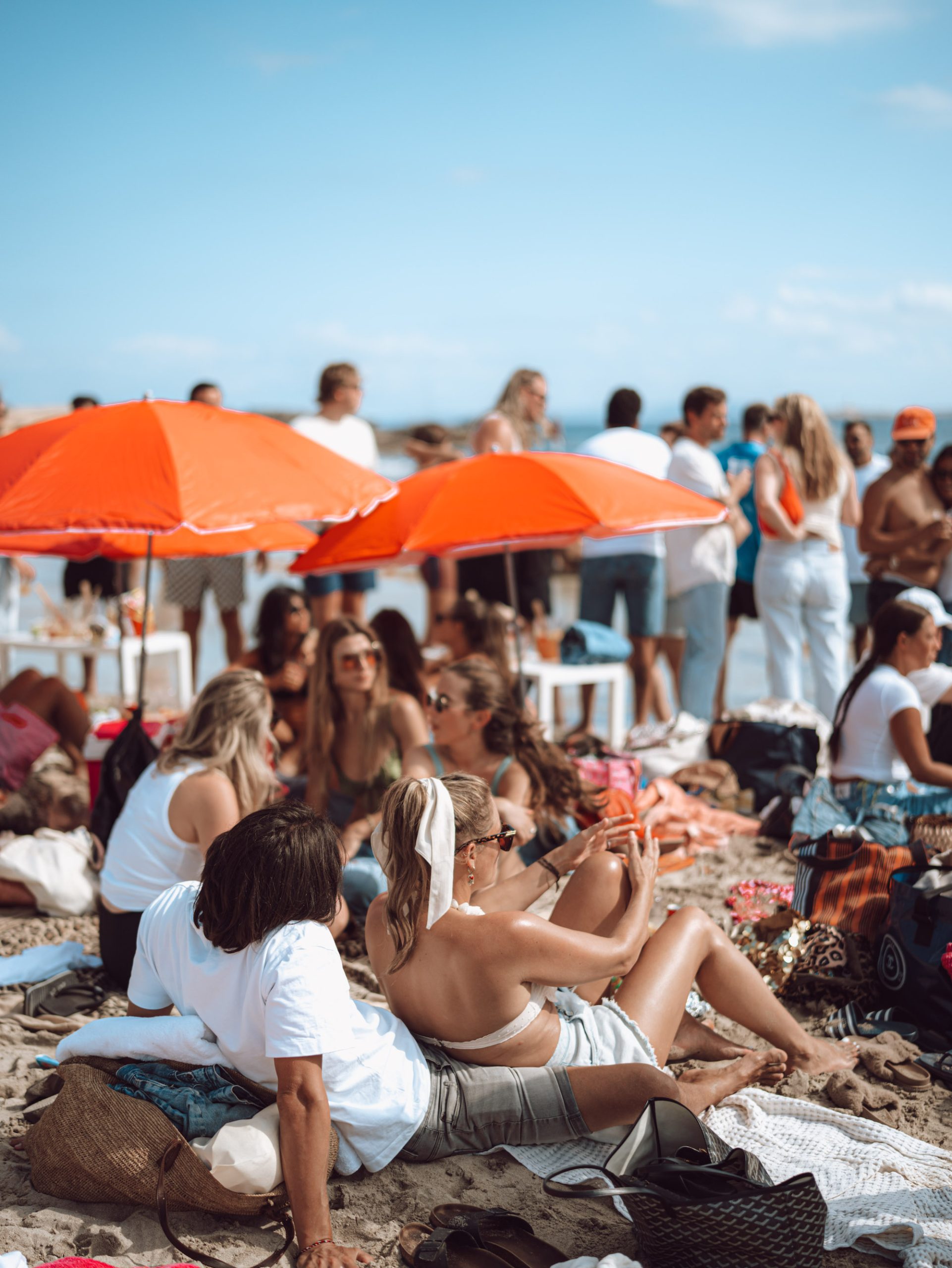 De derde dag van Yuki en Lizzy's trouwfestijn op Ibiza