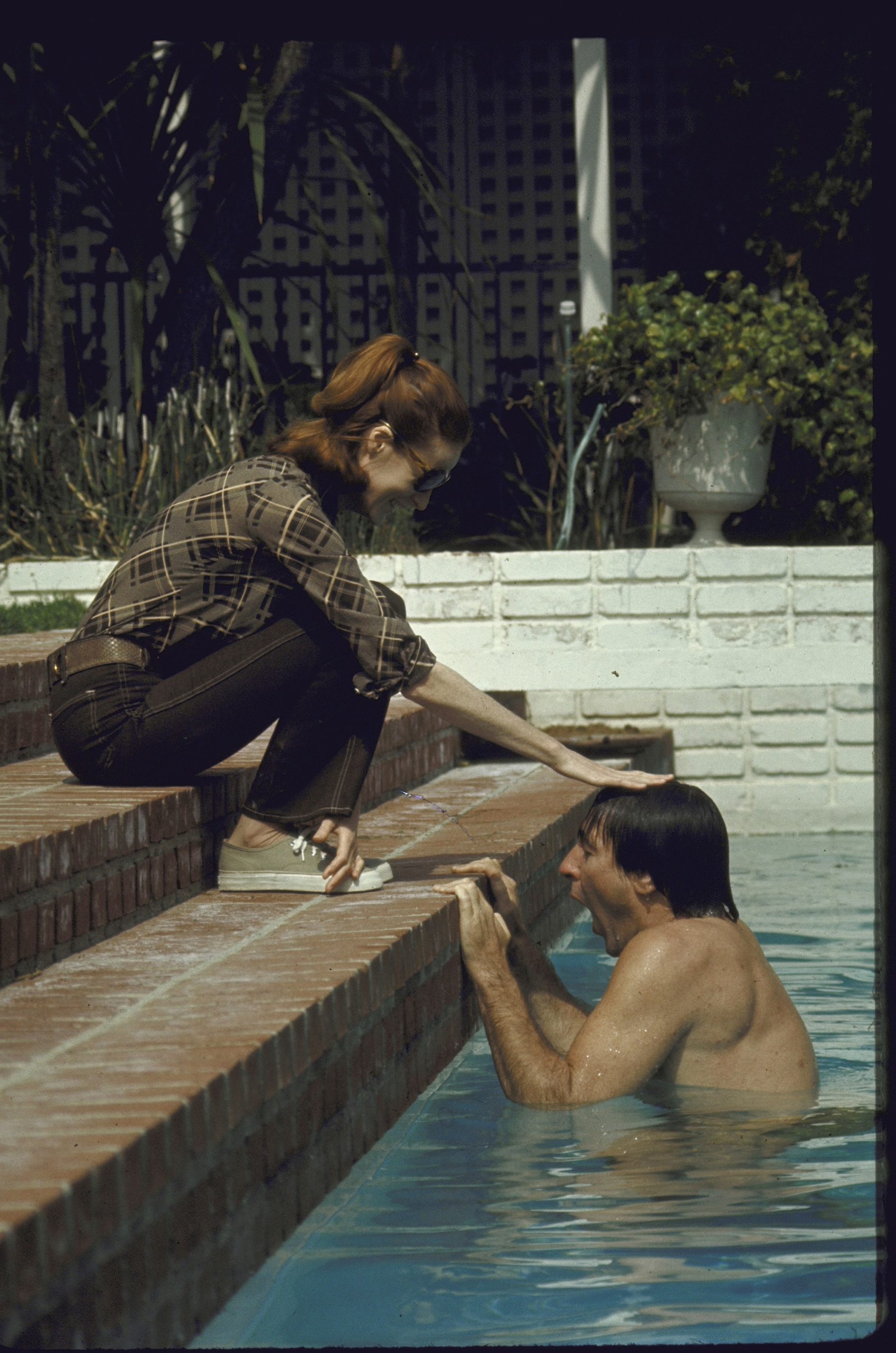 Maggie Smith met Stephens in hun huurhuis in Malibu, in de jaren zeventig.