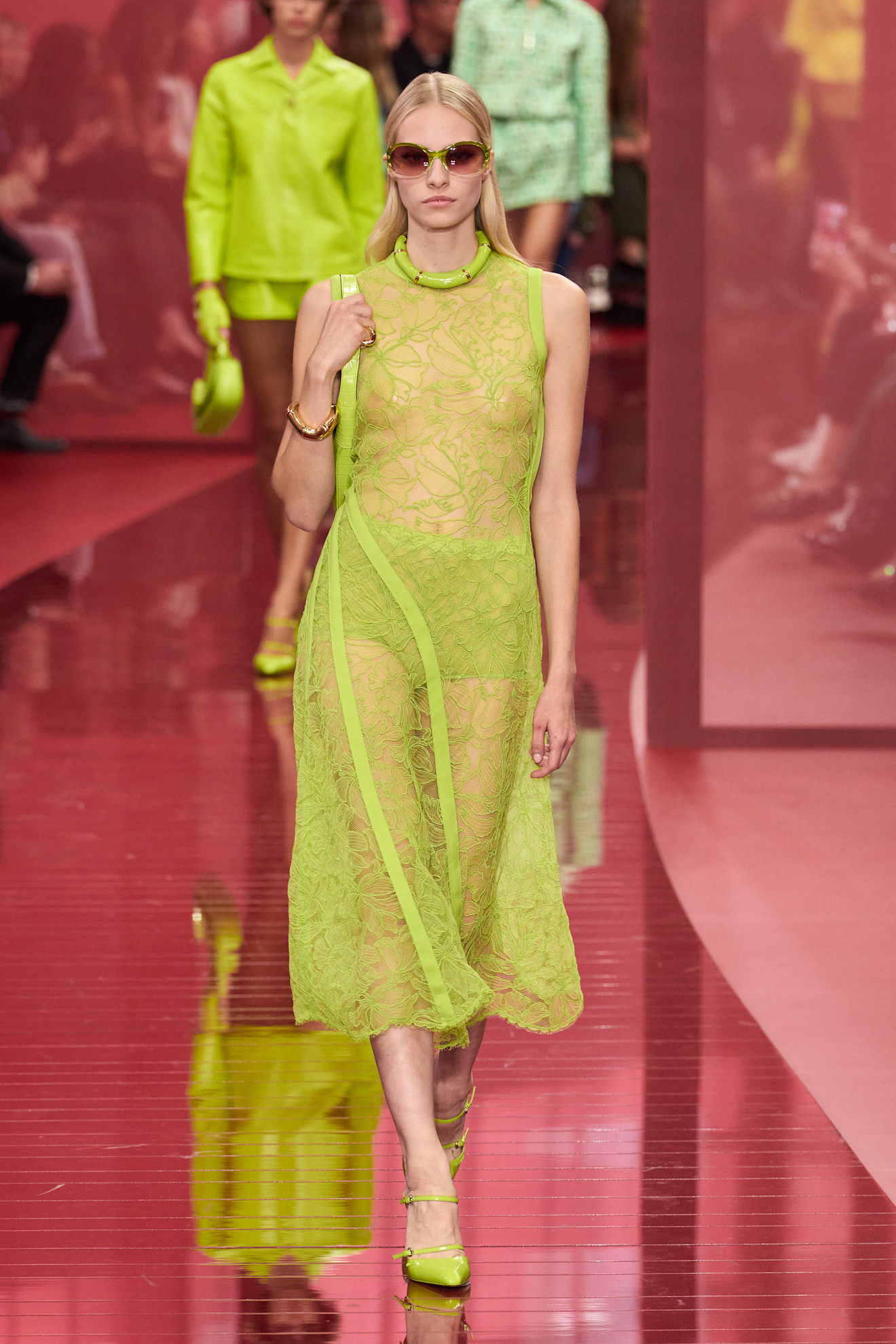 Limoengroene kanten jurk uit Gucci ss25