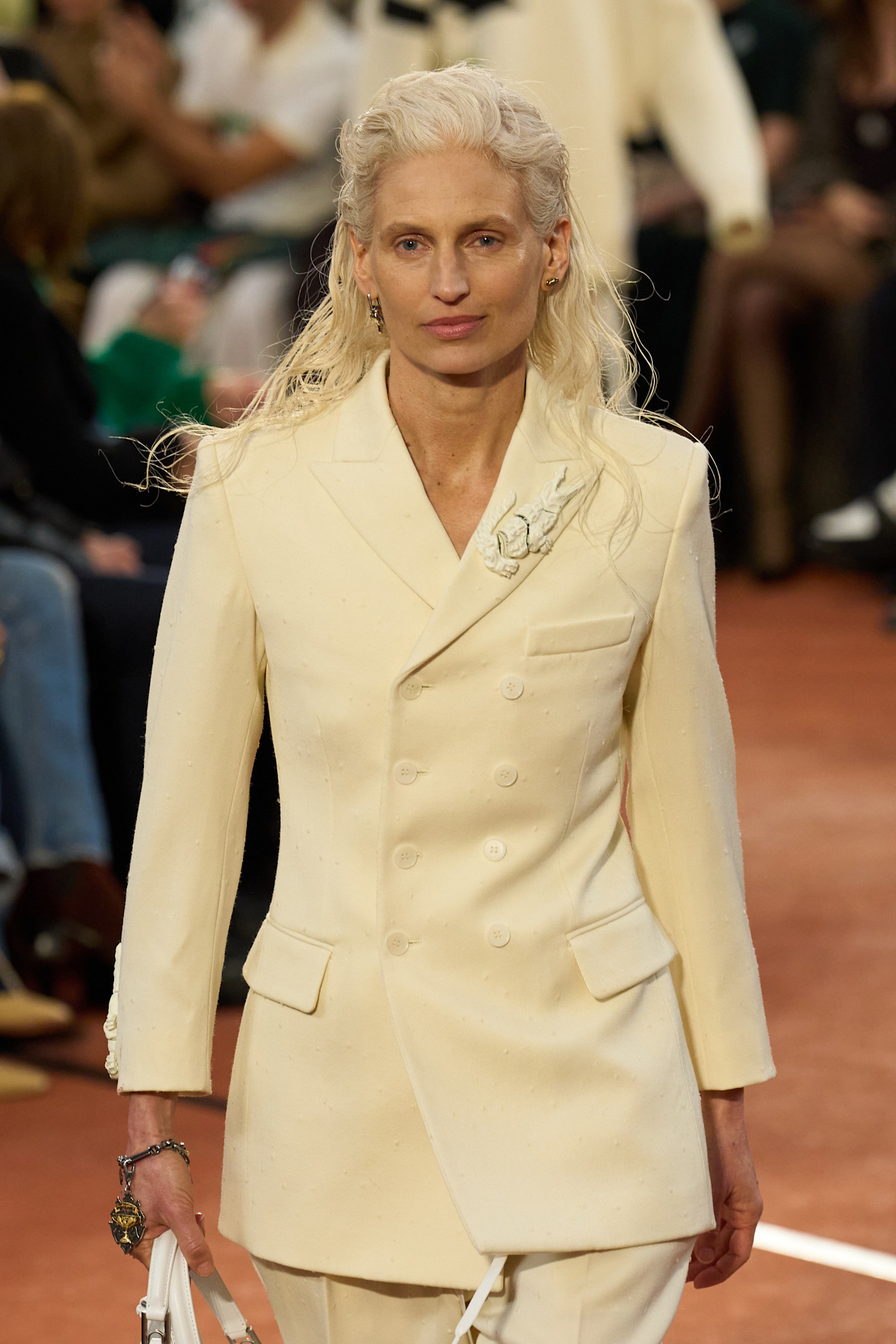 broche trend bij Lacoste herfst 2025