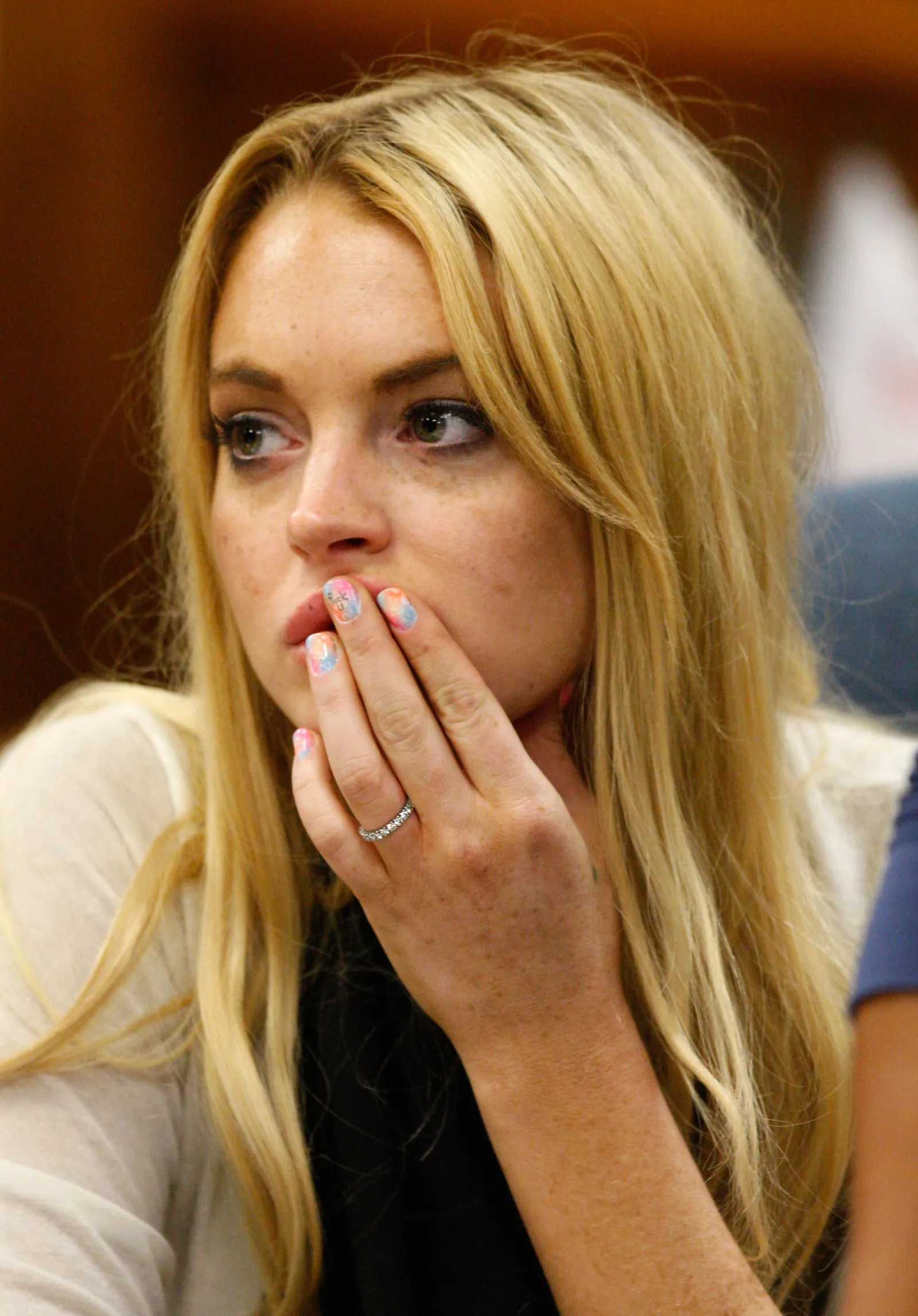 Lindsay Lohan in een rechtszaak met 'fuck you' nagels